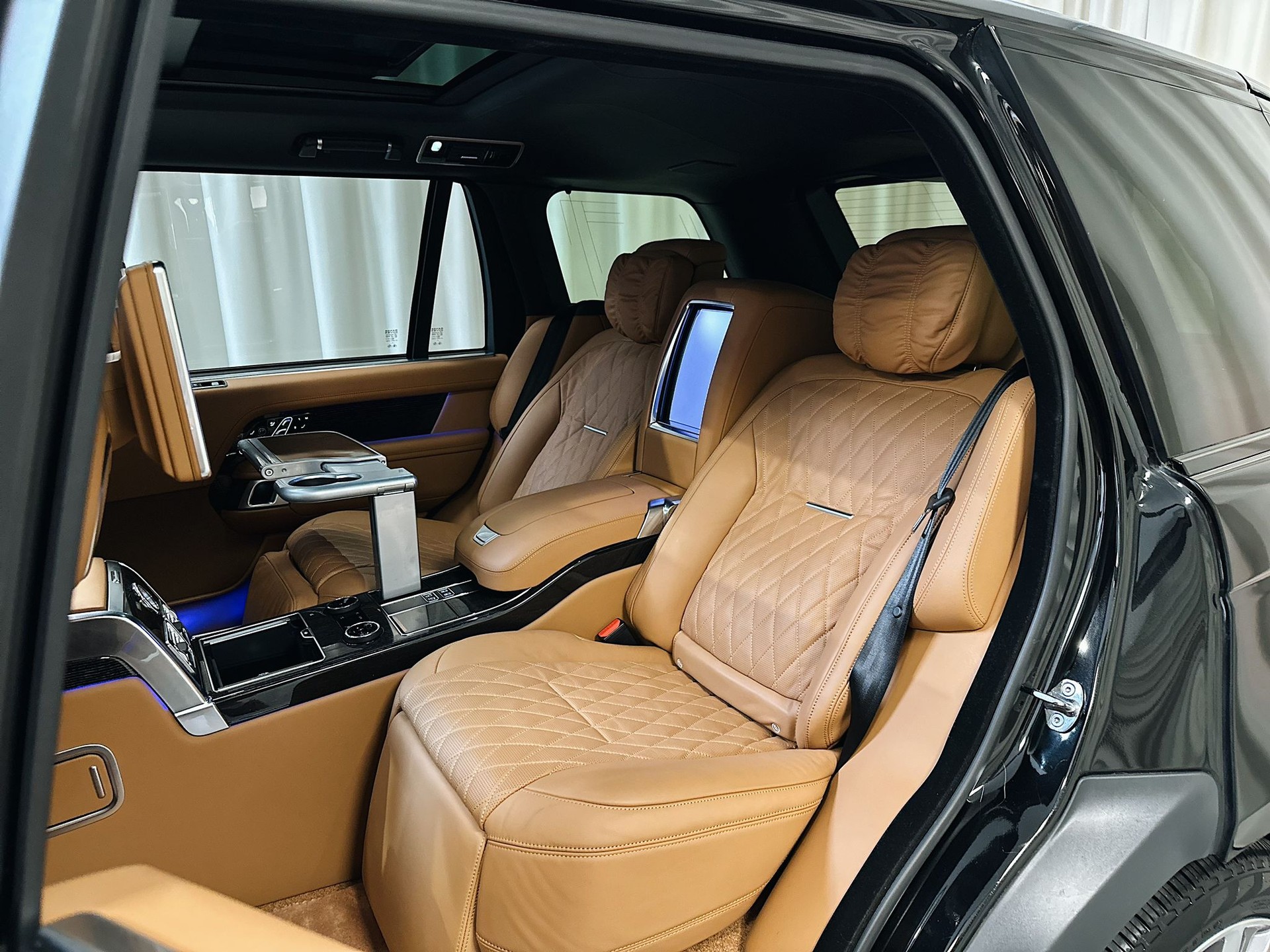 LAND ROVER 3.0 I6D SV Autobiography LWB-image-4