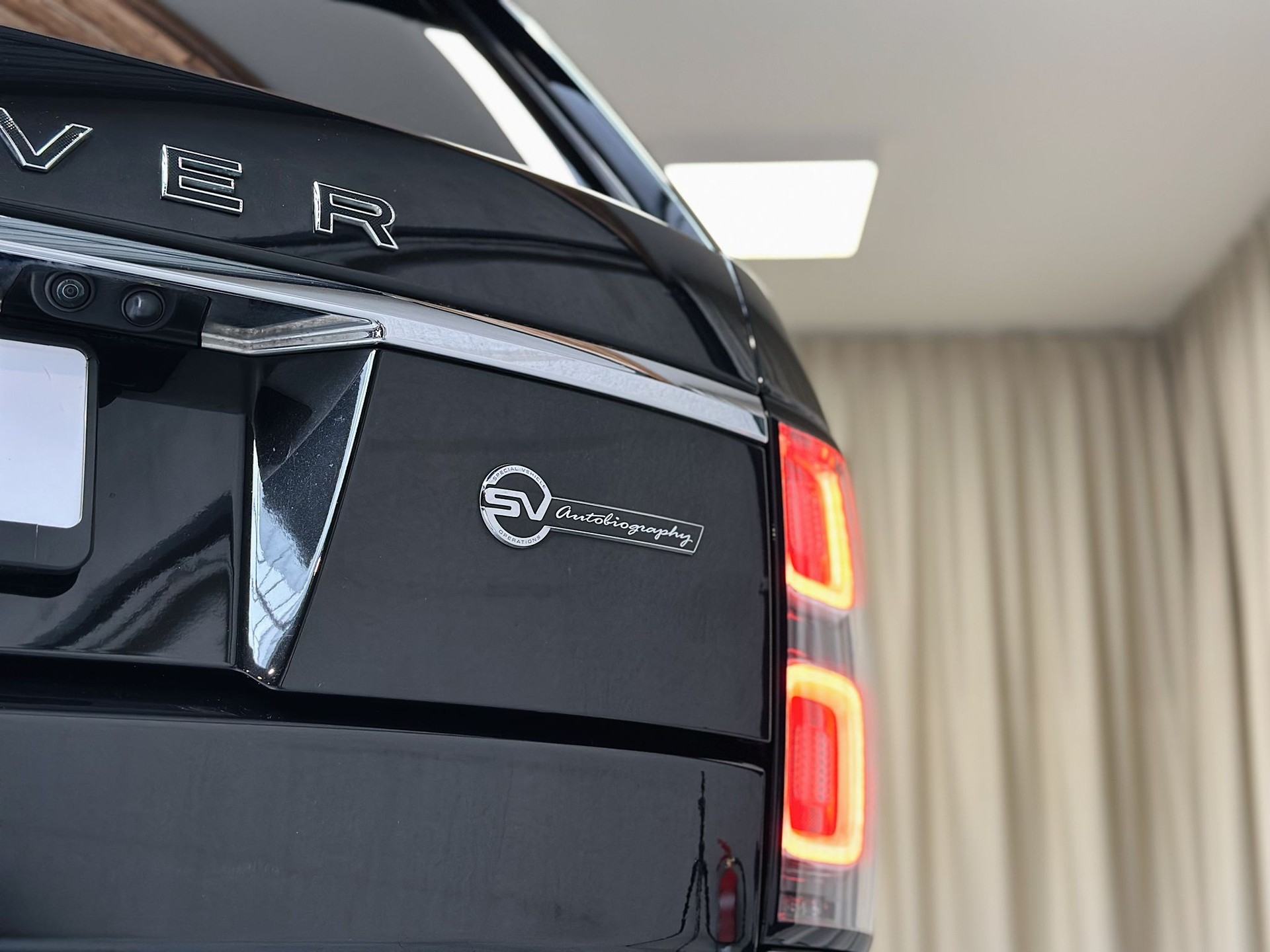 LAND ROVER 3.0 I6D SV Autobiography LWB-image-3
