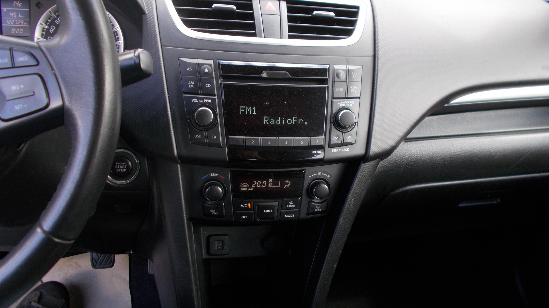 SUZUKI Swift 1.2i 16V GL Top 4x4-image-10