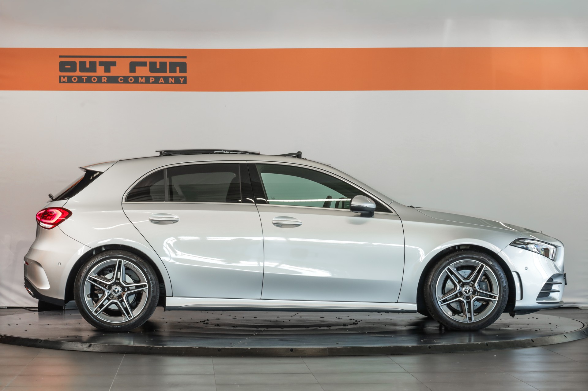 MERCEDES-BENZ A 220 AMG Line 7G-DCT 4Matic-image-4