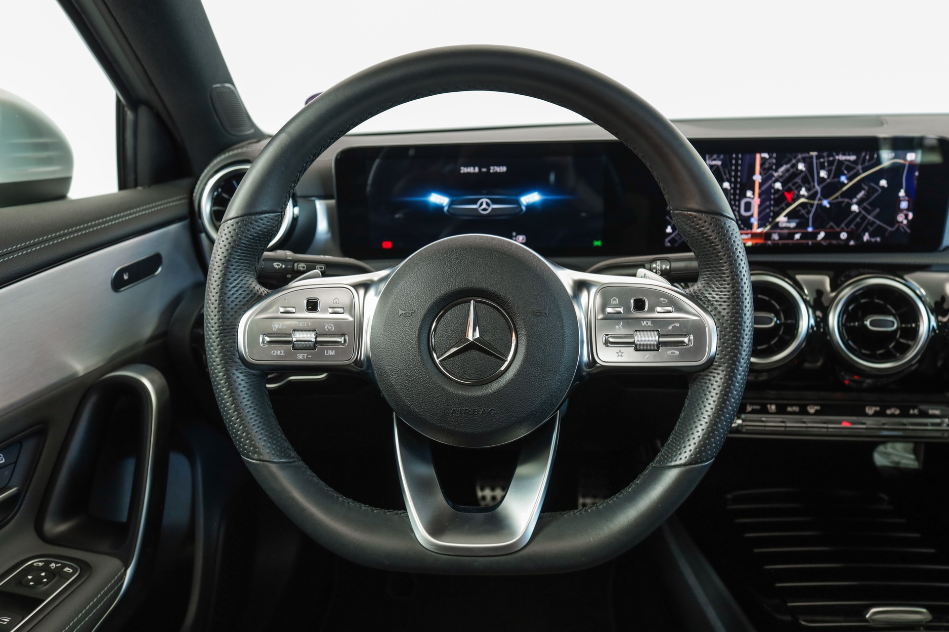 MERCEDES-BENZ A 220 AMG Line 7G-DCT 4Matic-image-9