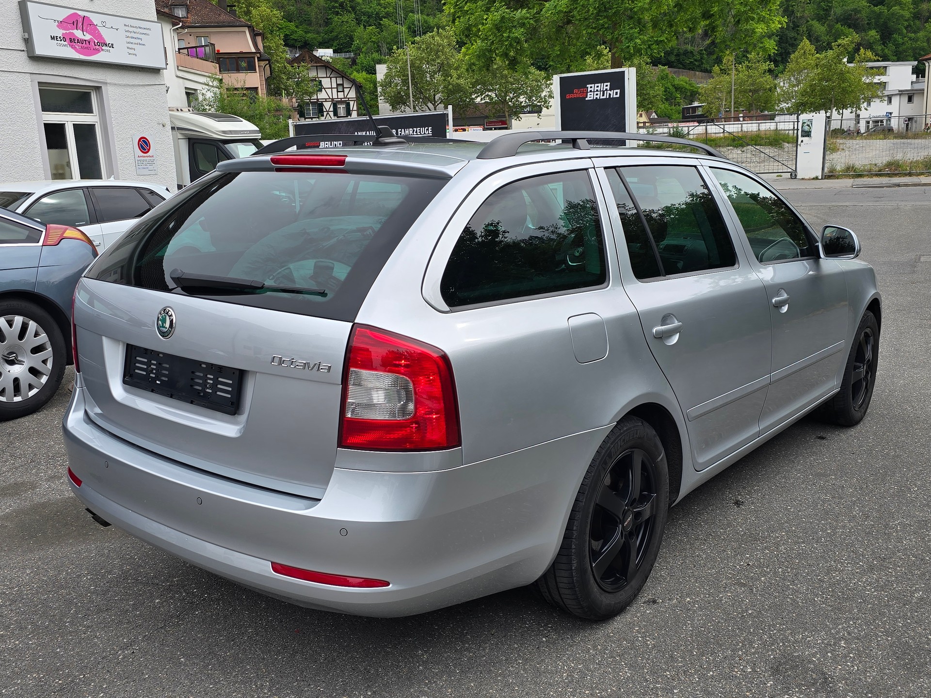 SKODA Octavia Combi 1.6 TDI Ambition 4x4-image-3