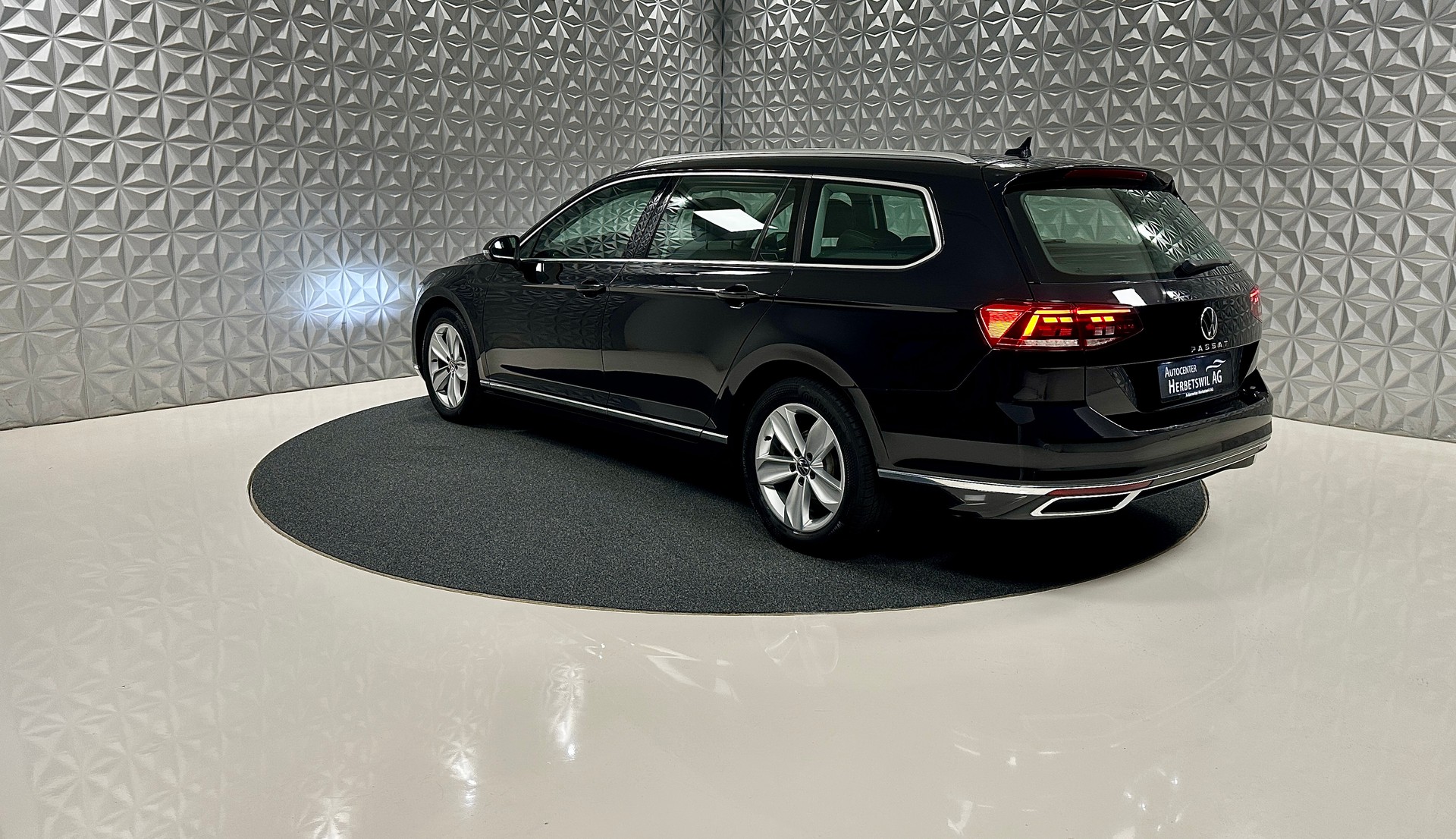 VW Passat 2.0 TDI **190PS** BMT Elegance DSG-image-6