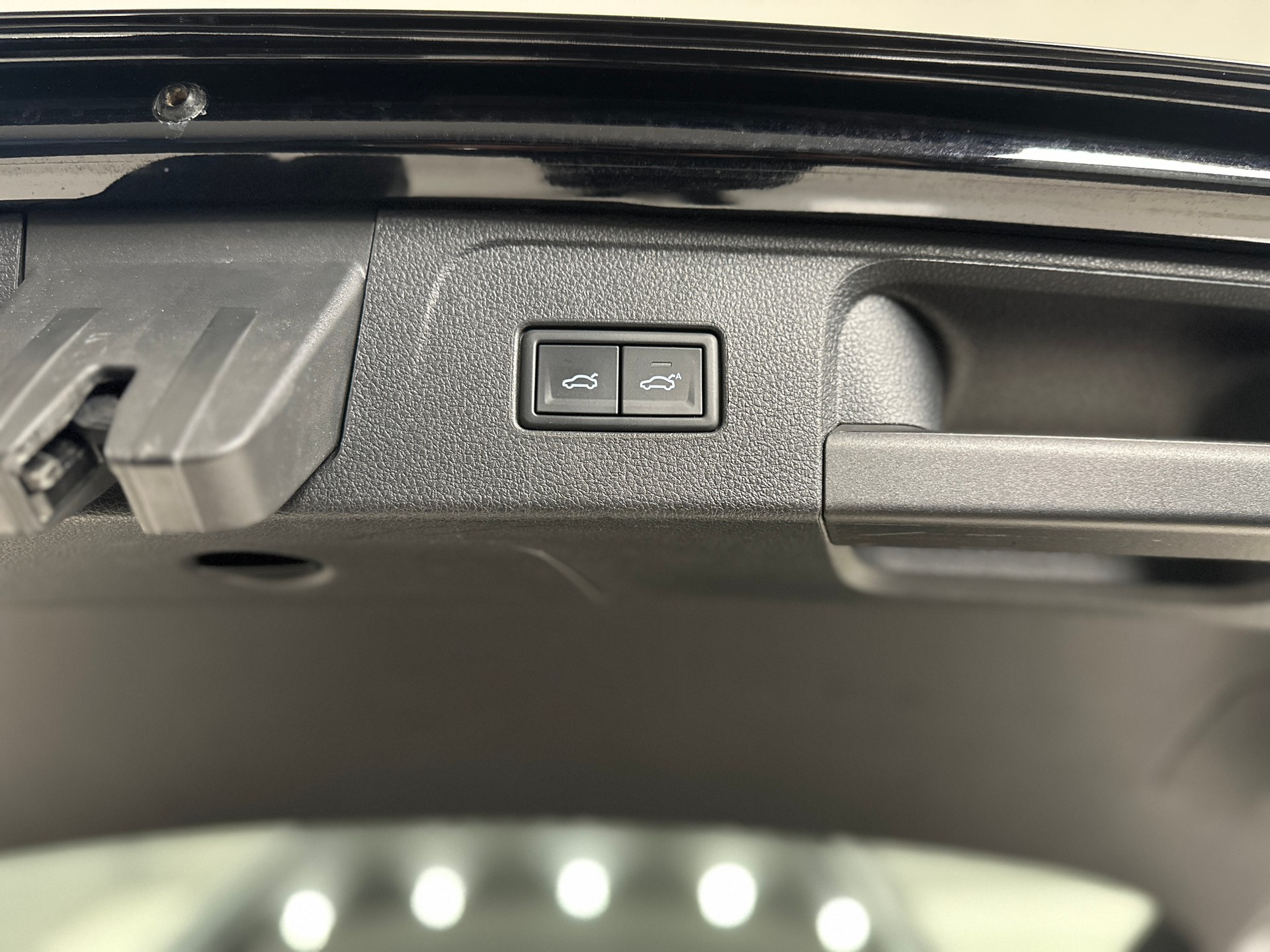 VW Passat 2.0 TDI **190PS** BMT Elegance DSG-image-26