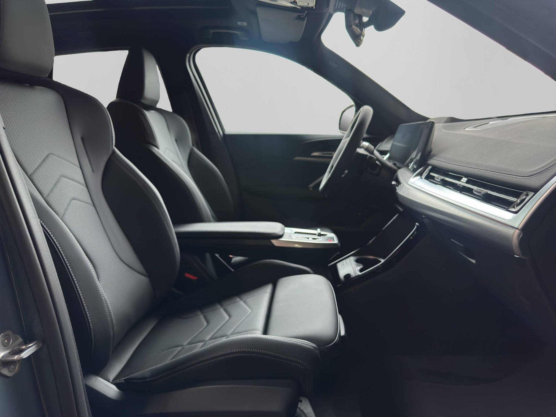 BMW iX1 30 xDrive M Sport Pro Edition-image-17