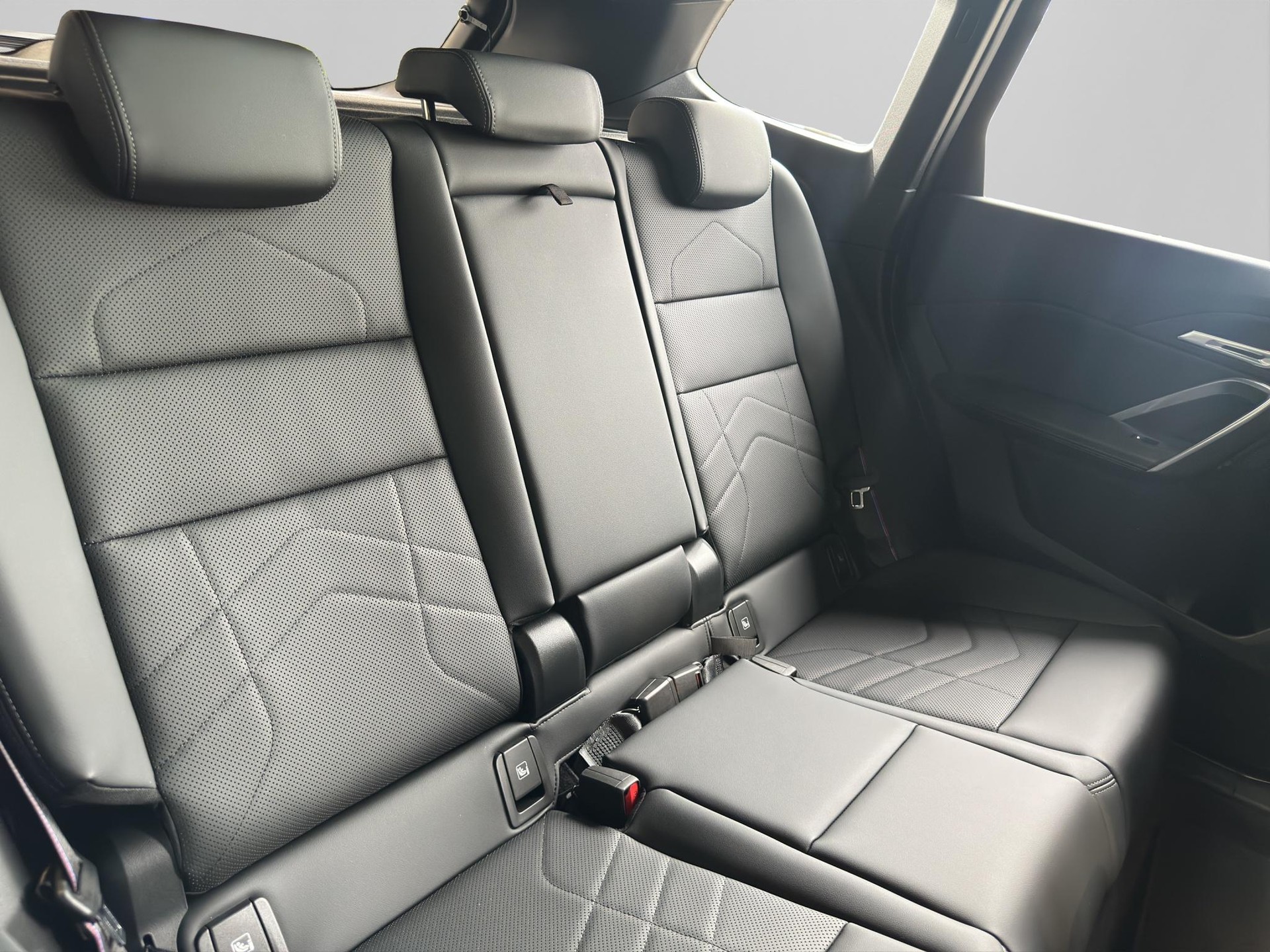 BMW iX1 30 xDrive M Sport Pro Edition-image-19