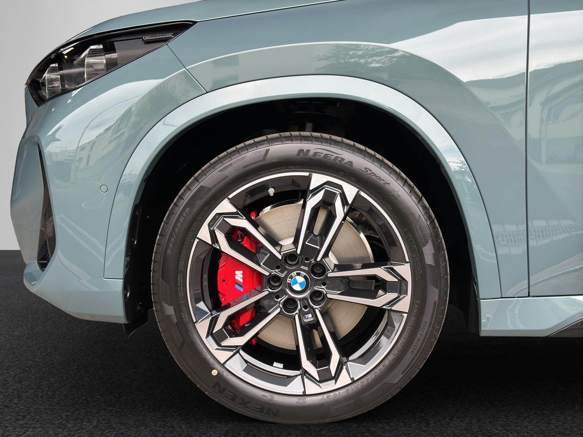 BMW iX1 30 xDrive M Sport Pro Edition-image-9