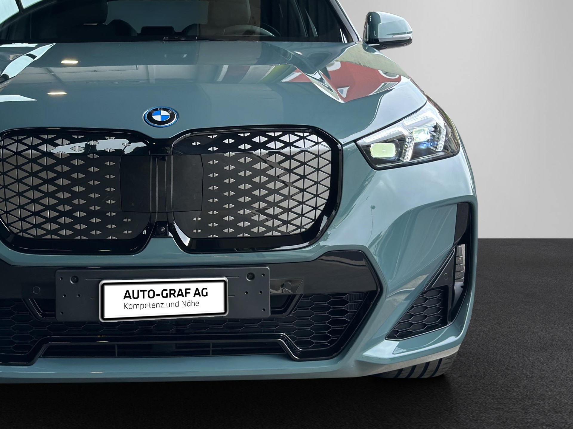 BMW iX1 30 xDrive M Sport Pro Edition-image-8