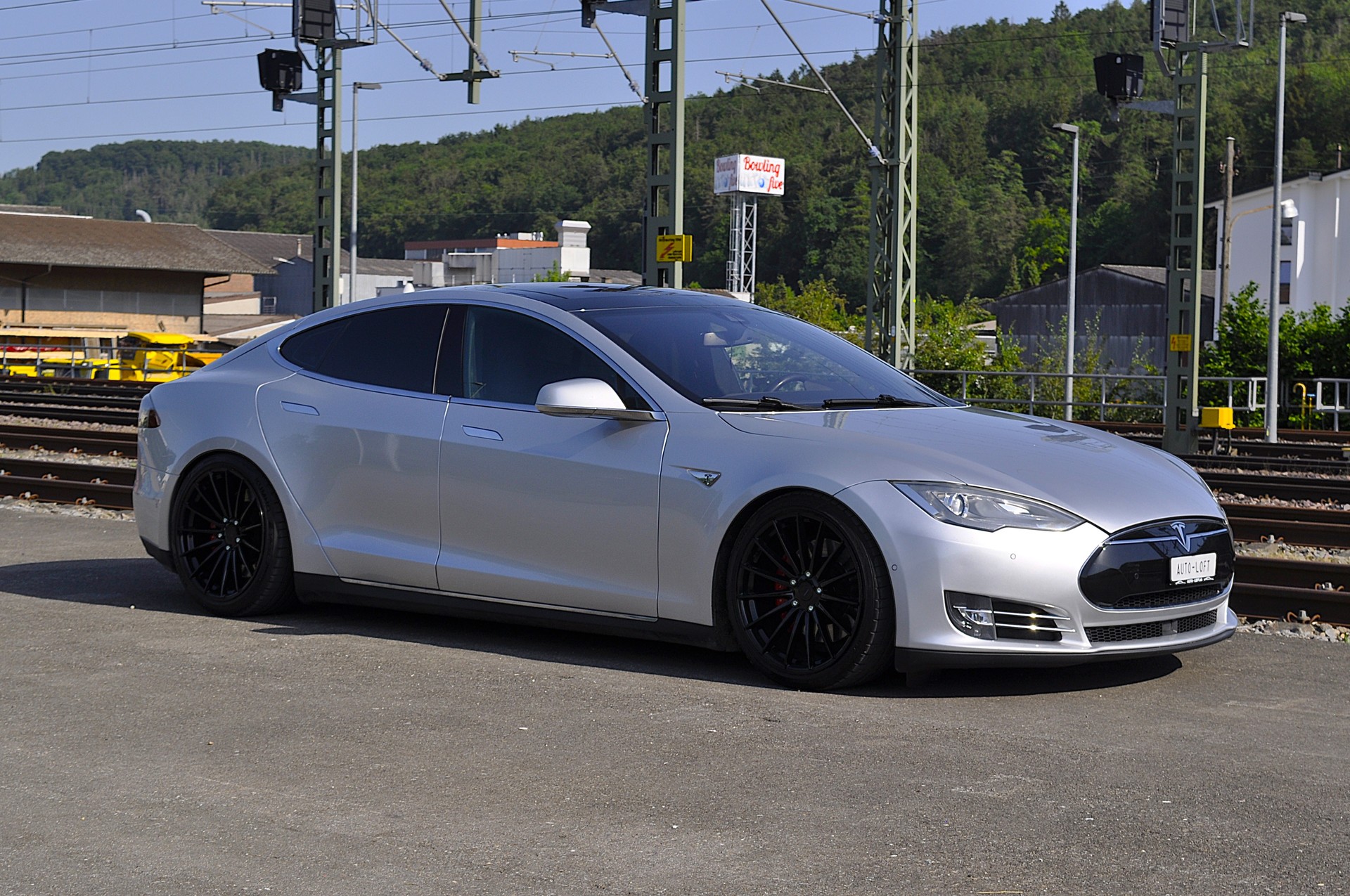 TESLA Model S 85 D Performance-image-5
