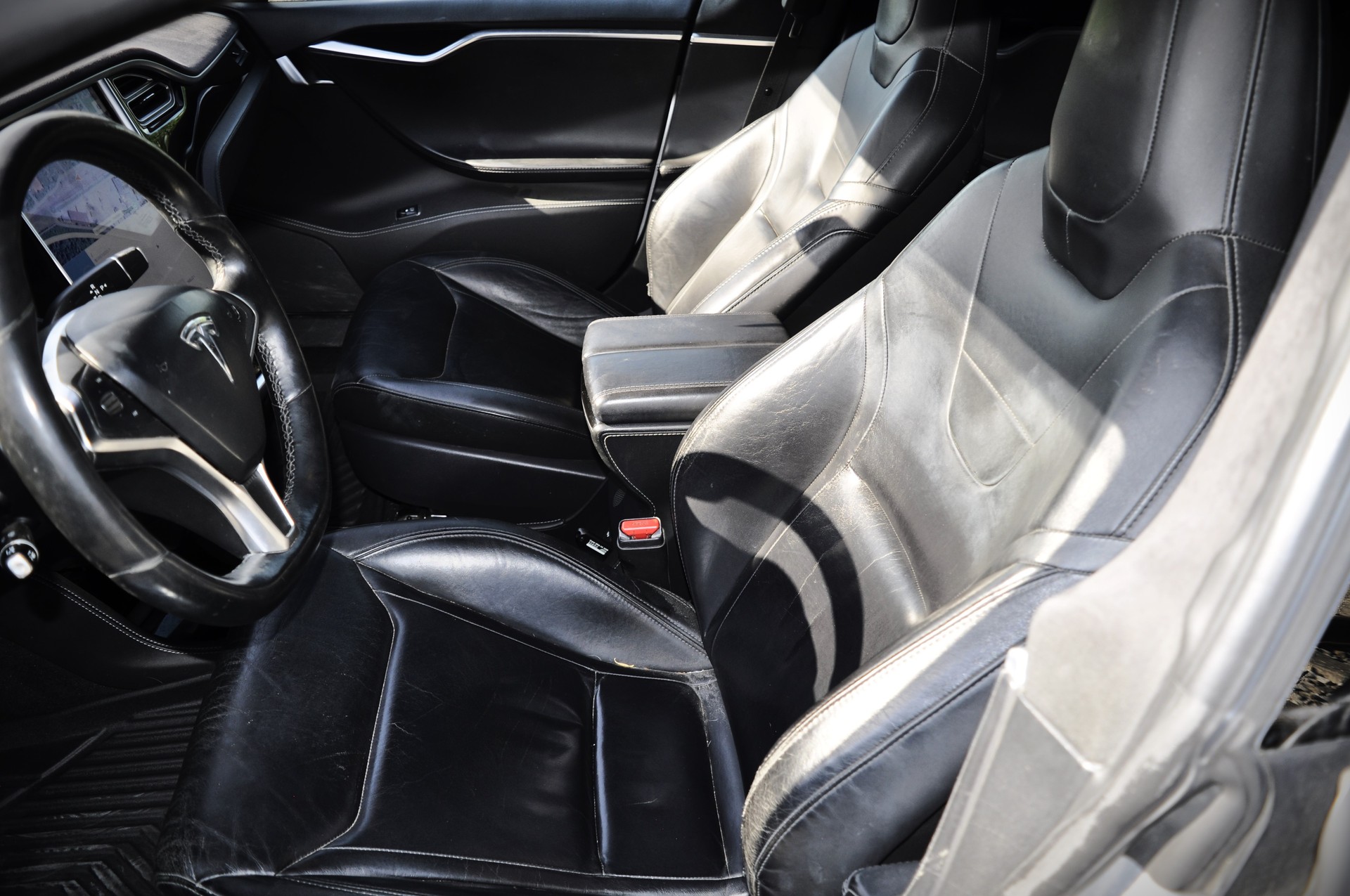 TESLA Model S 85 D Performance-image-8