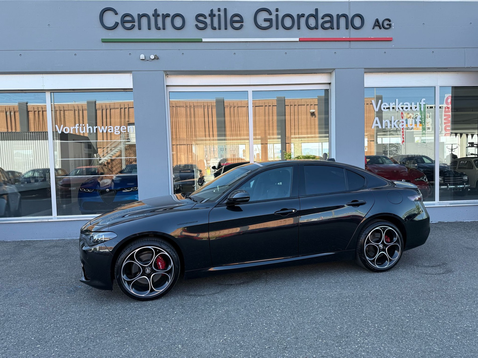 ALFA ROMEO Giulia 2.0 Competizione 280PS Q4 AT8 MY 23/24-showroom-element-1