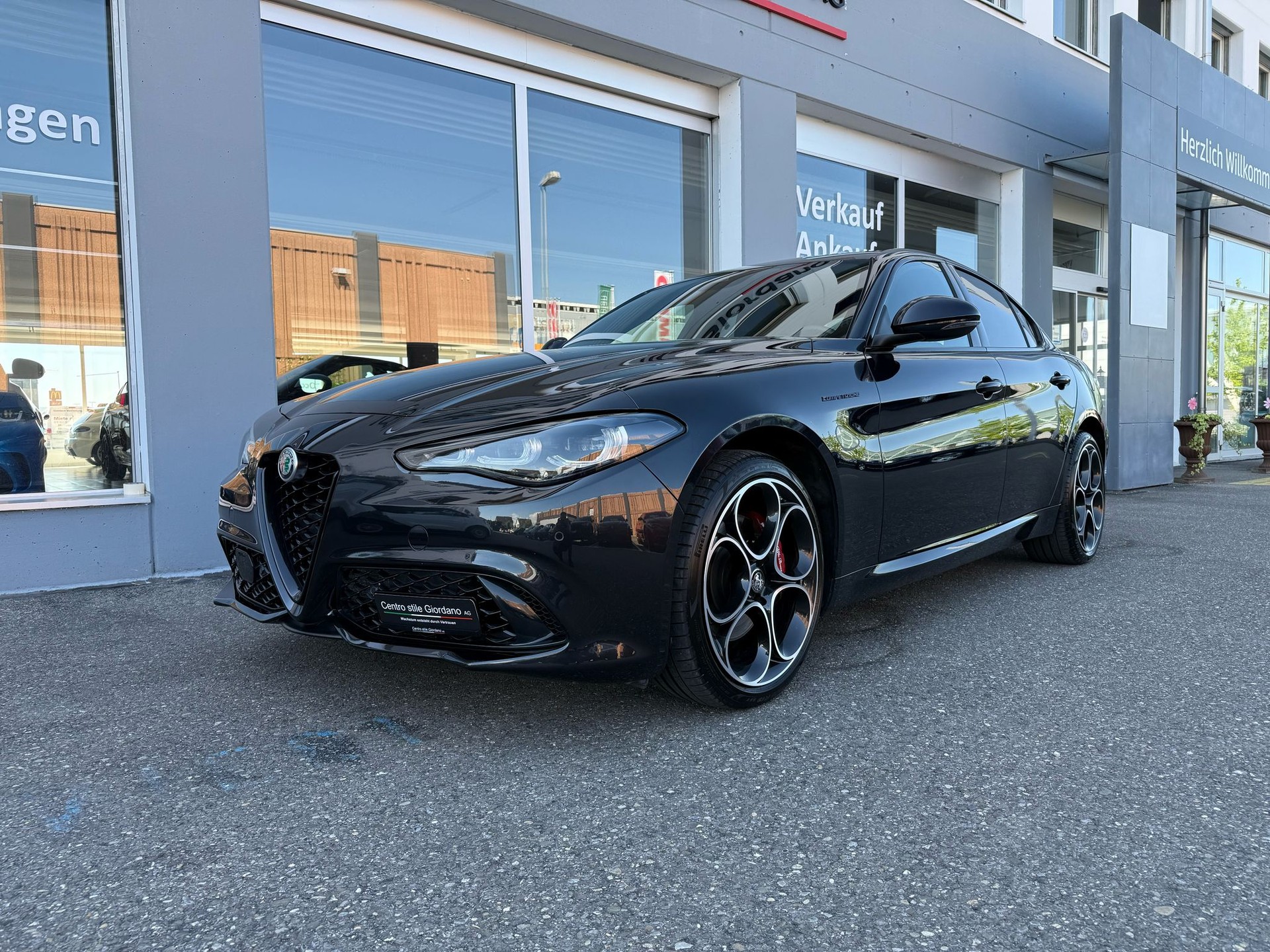 ALFA ROMEO Giulia 2.0 Competizione 280PS Q4 AT8 MY 23/24-showroom-element-3