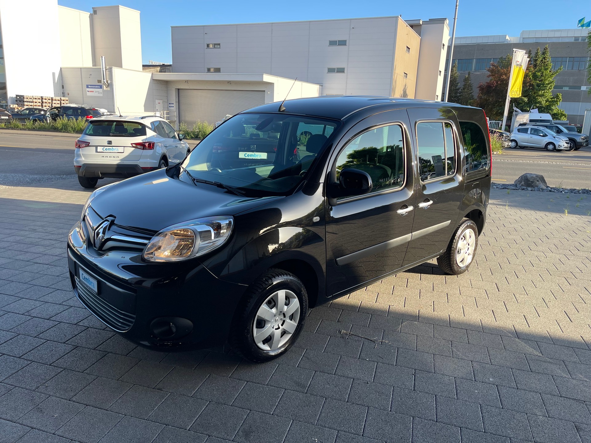 RENAULT Grand Kangoo 1.5 dCi Zen EDC-image-1