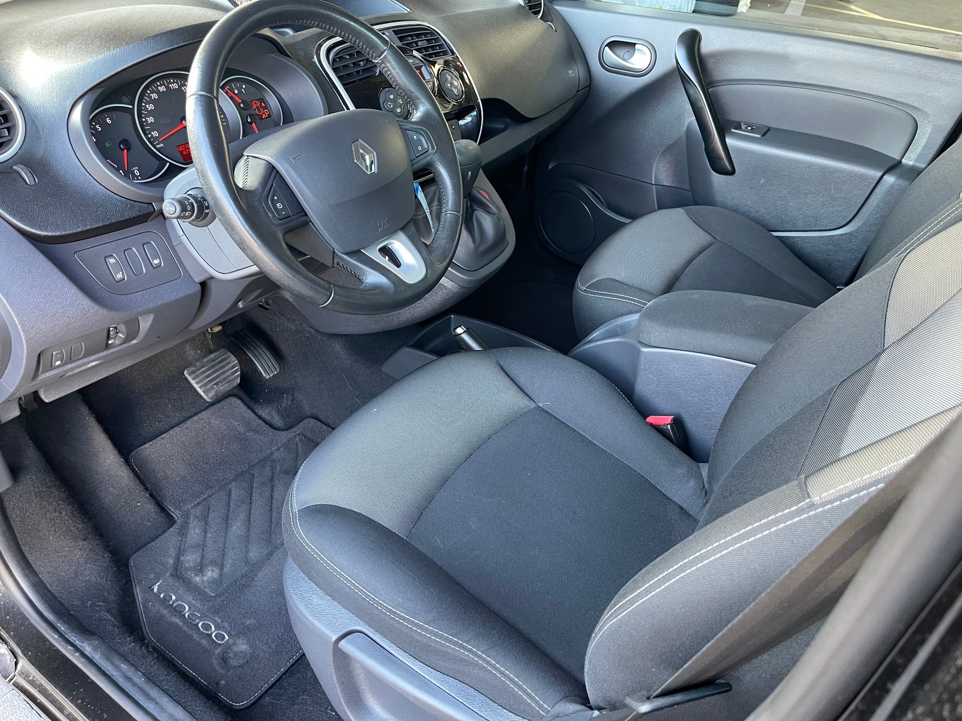RENAULT Grand Kangoo 1.5 dCi Zen EDC-image-11