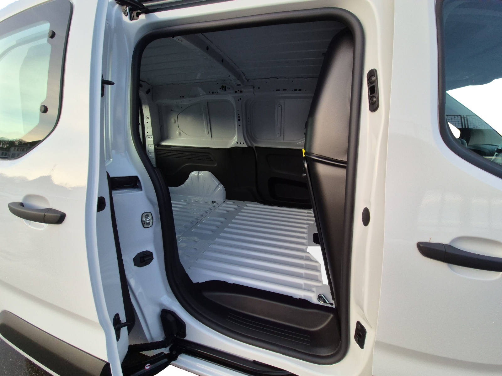 TOYOTA PROACE CITY Van L2 52KWh Active-image-9