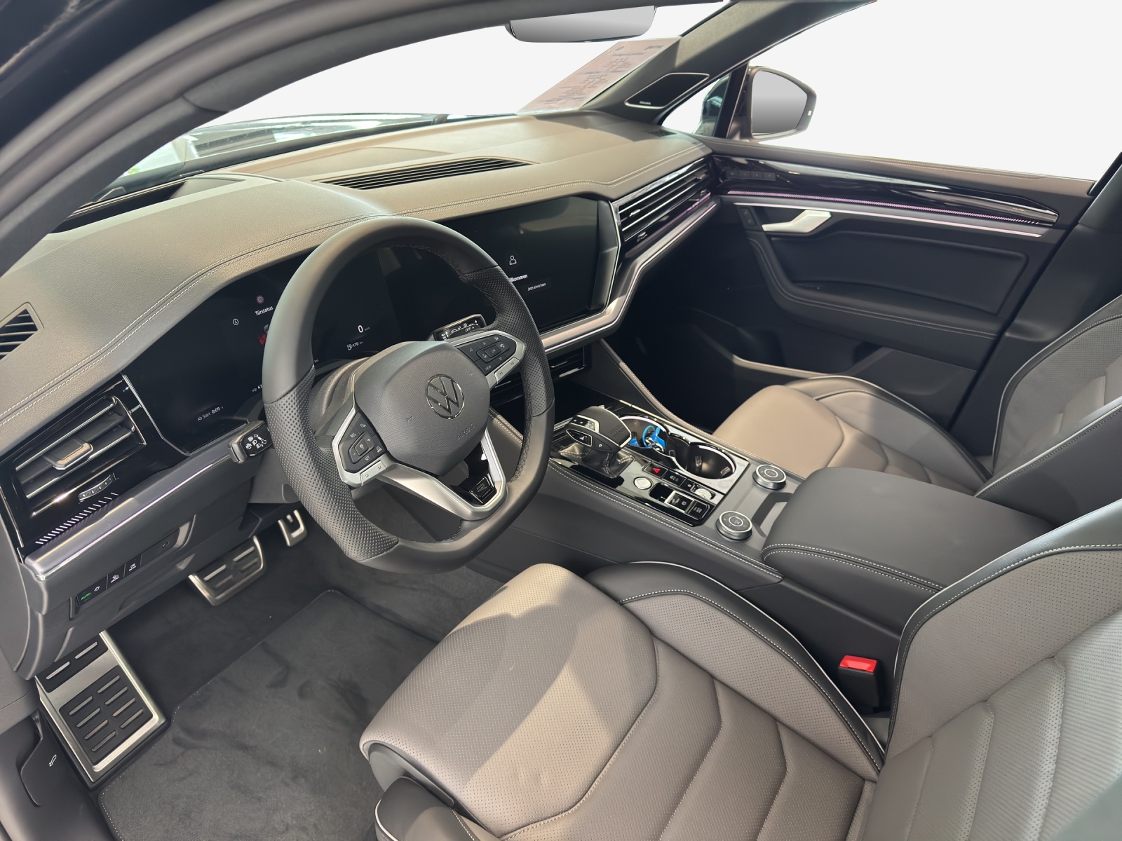 VW Touareg 3.0 TDI R-Line Final Edition Tiptronic-image-8