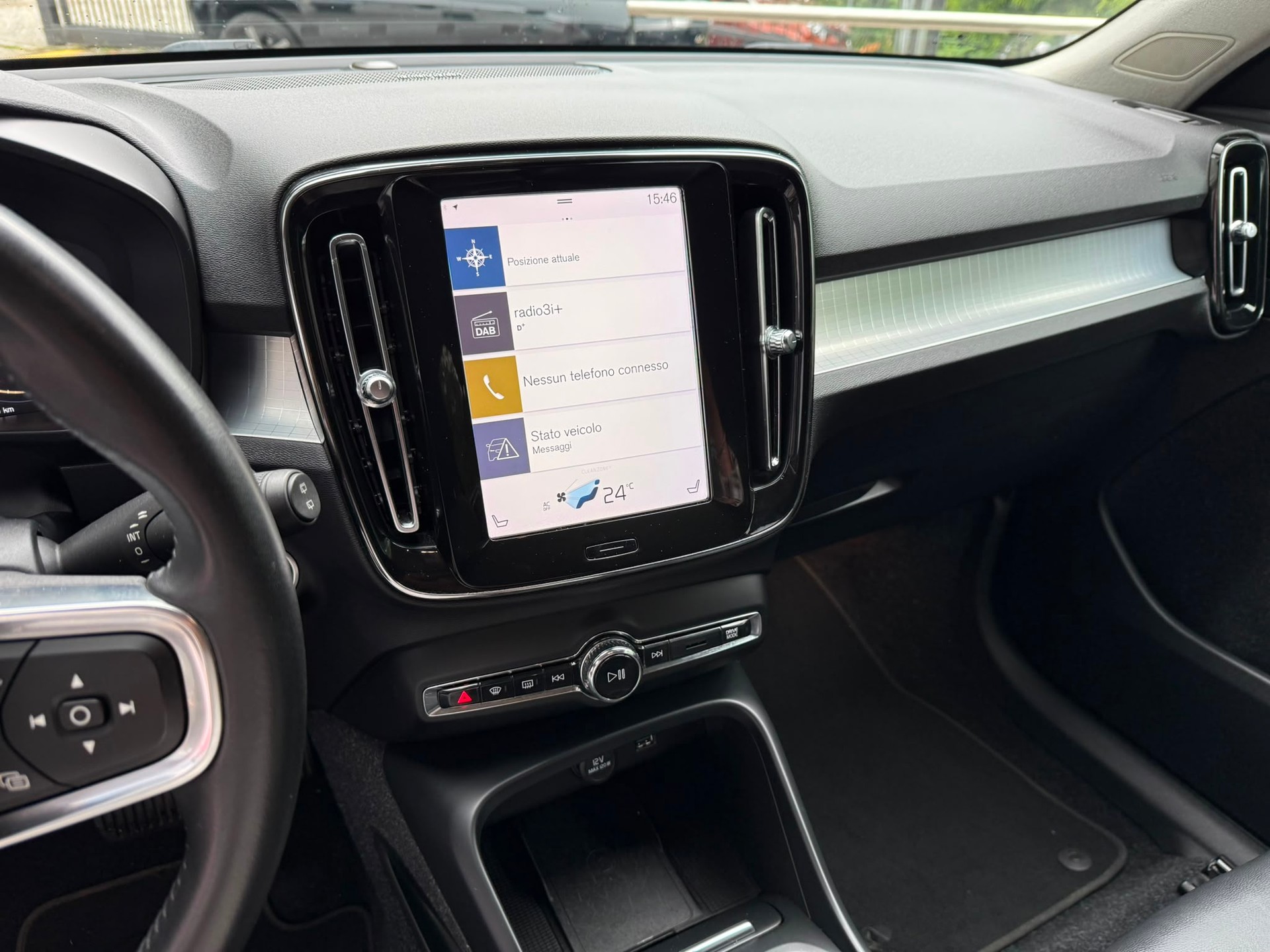 VOLVO XC40 T3 Momentum Light Geartronic-image-12