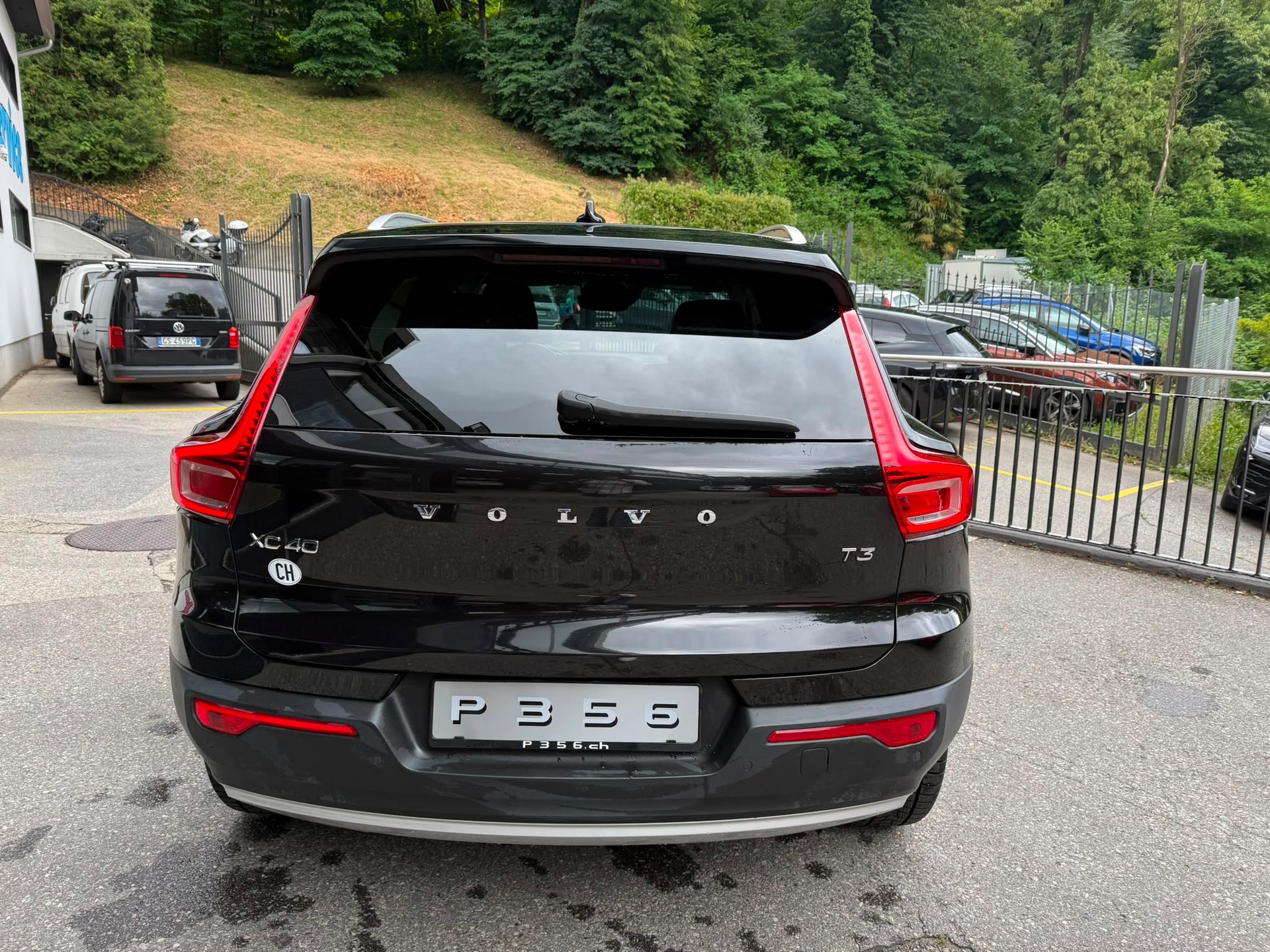 VOLVO XC40 T3 Momentum Light Geartronic-image-4