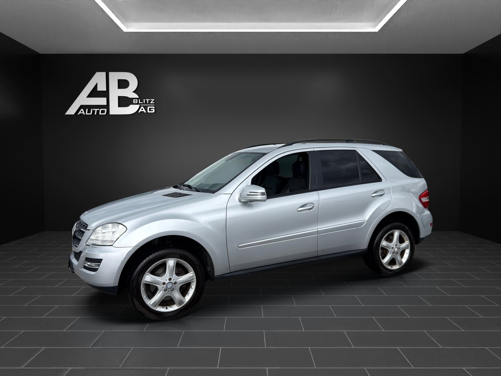 MERCEDES-BENZ ML 350 CDI 4Matic 7G-Tronic mit 231 PS-showroom-element-1