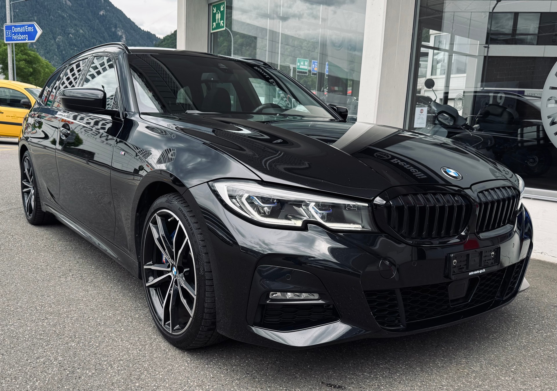 BMW 330d xDrive 48V Touring M Sport Steptronic-image-0
