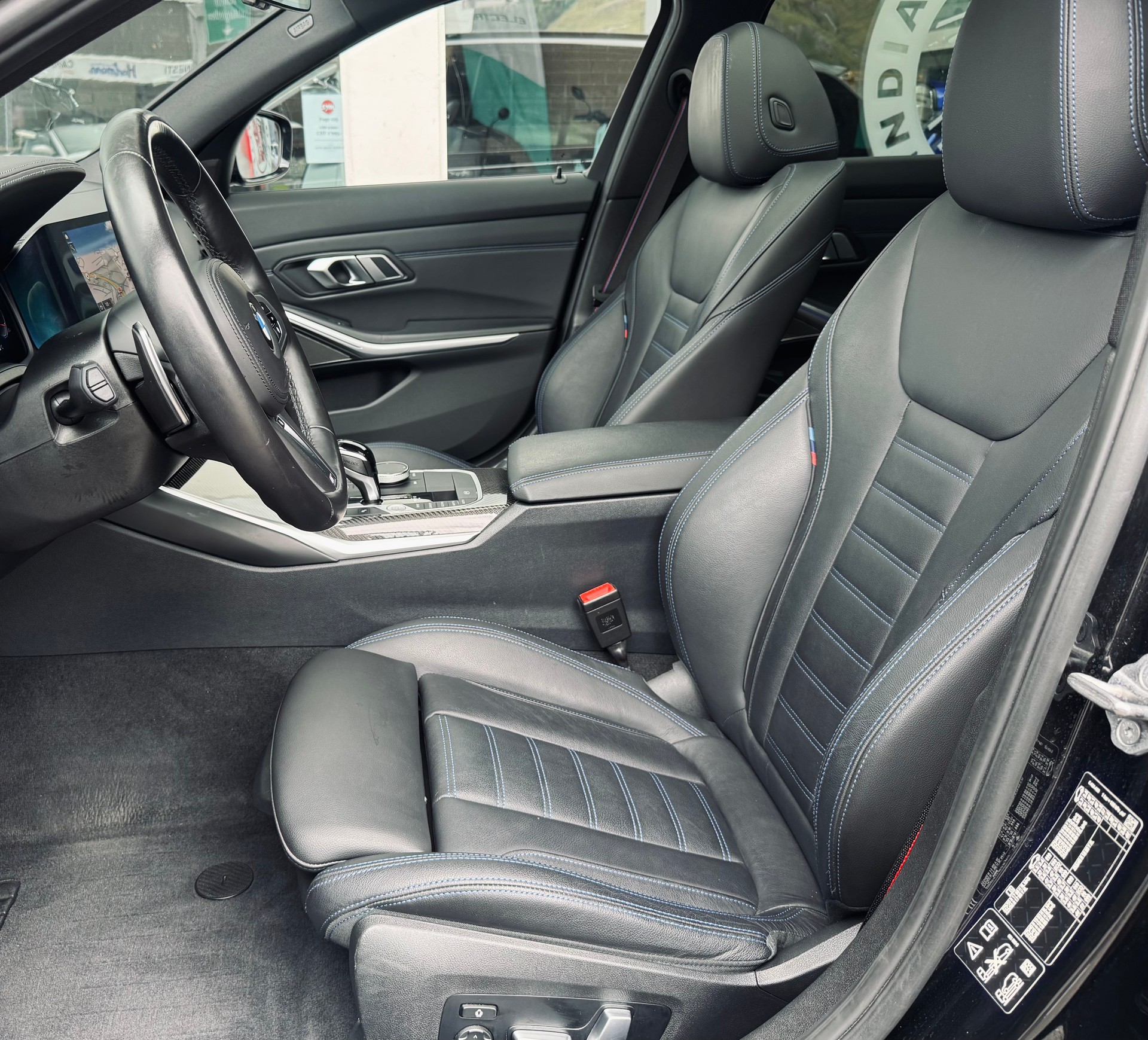 BMW 330d xDrive 48V Touring M Sport Steptronic-image-8