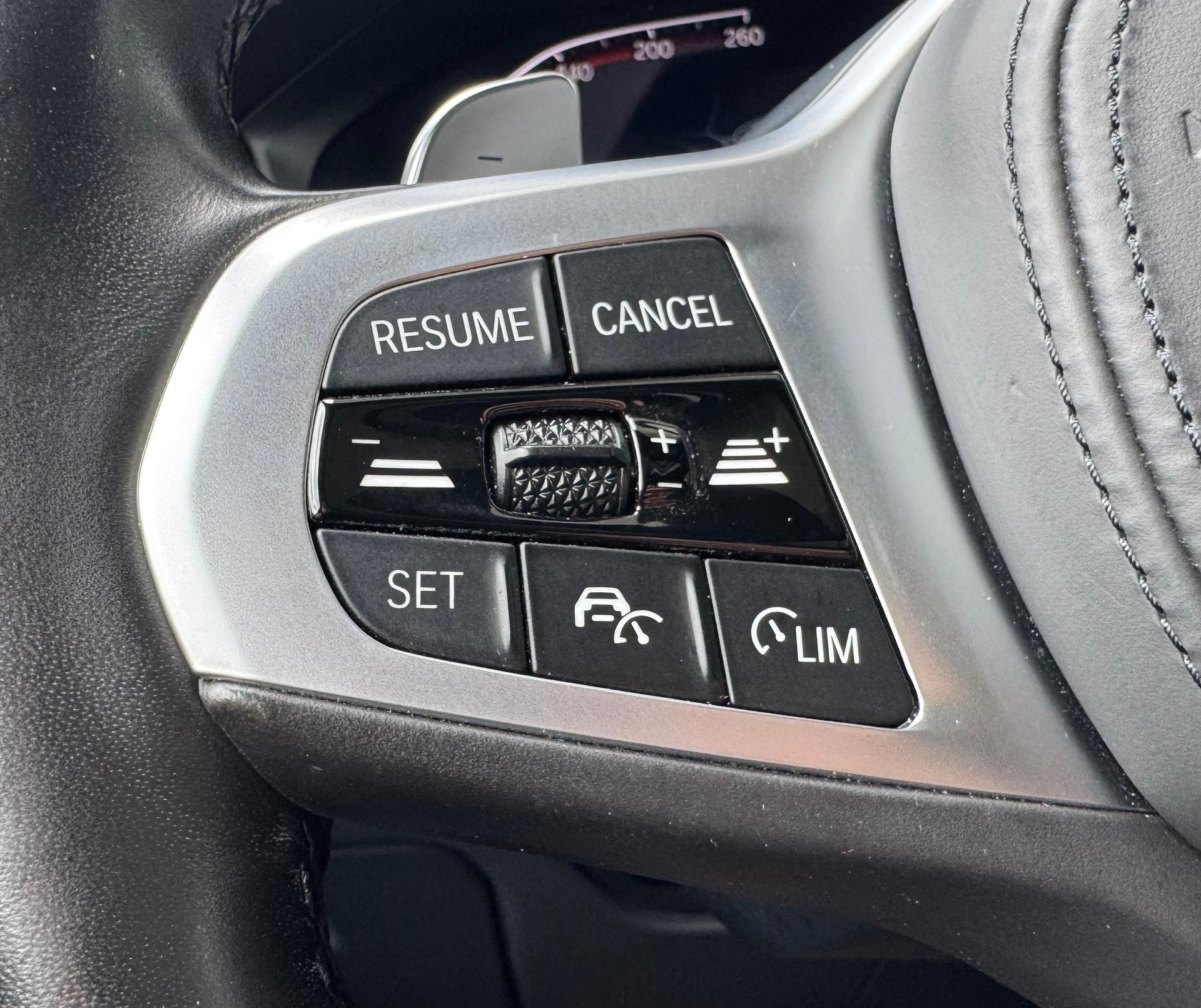 BMW 330d xDrive 48V Touring M Sport Steptronic-image-15
