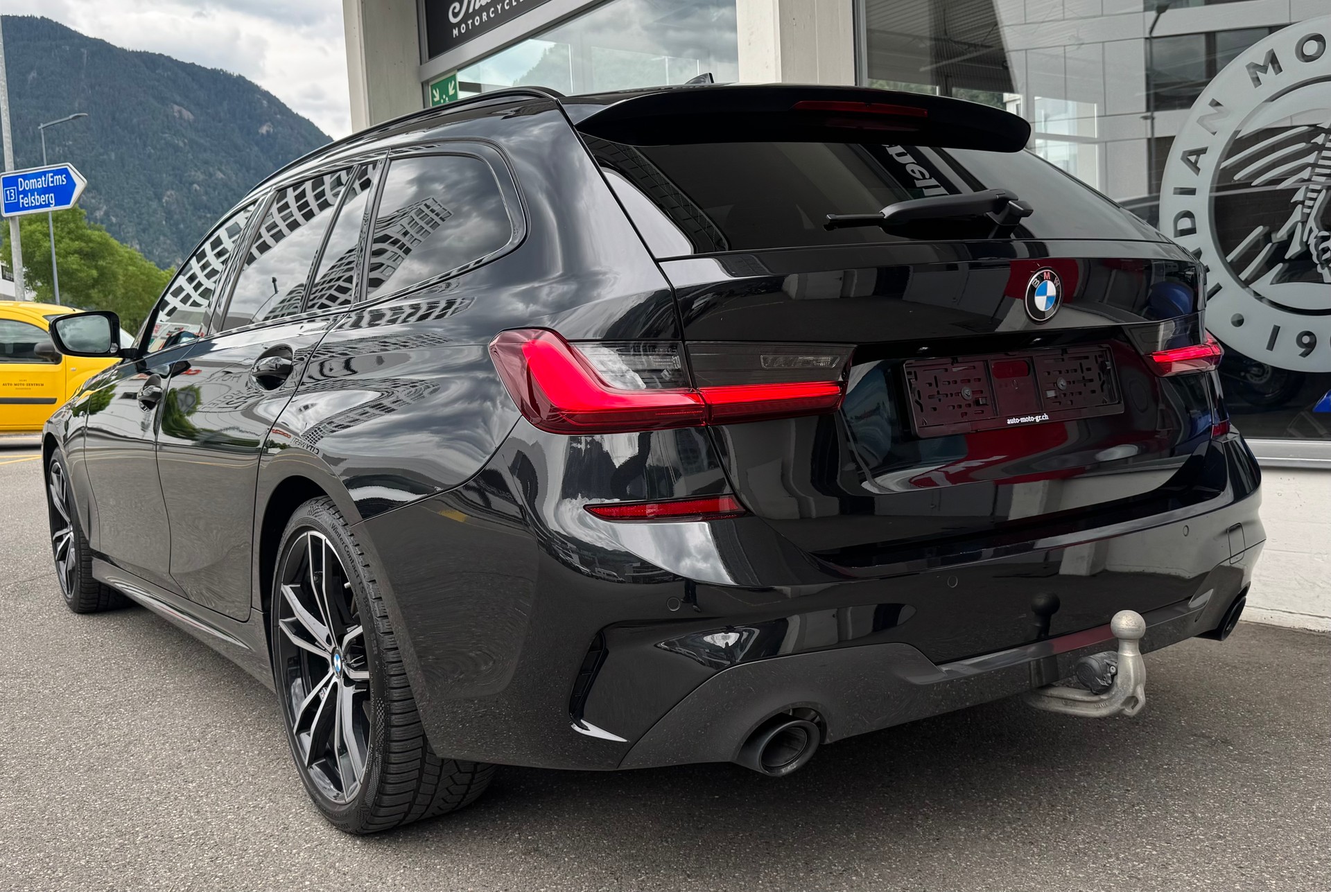 BMW 330d xDrive 48V Touring M Sport Steptronic-image-3