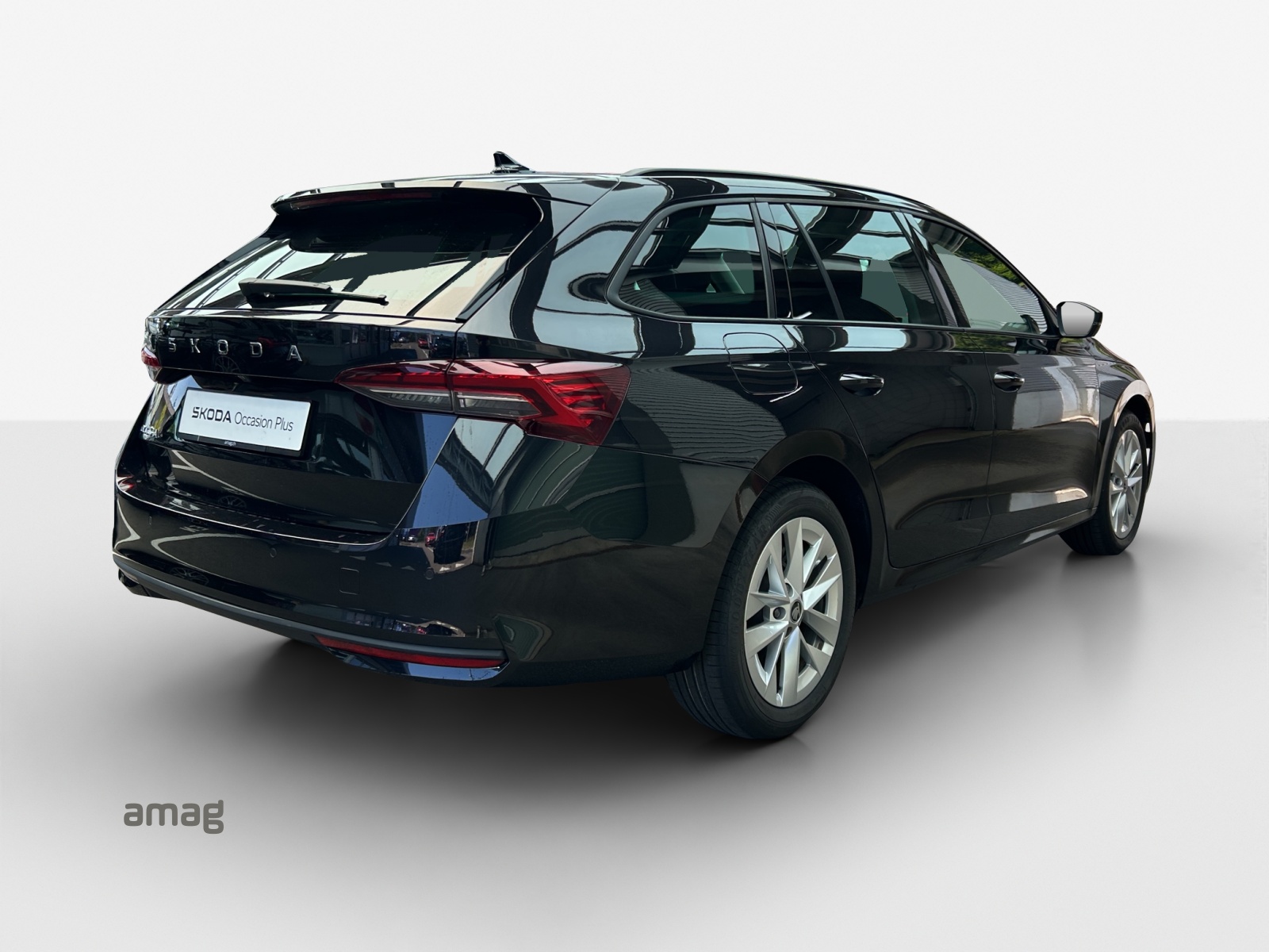 SKODA Octavia Combi 1.5 TSI mHEV DSG Dynamic-image-4