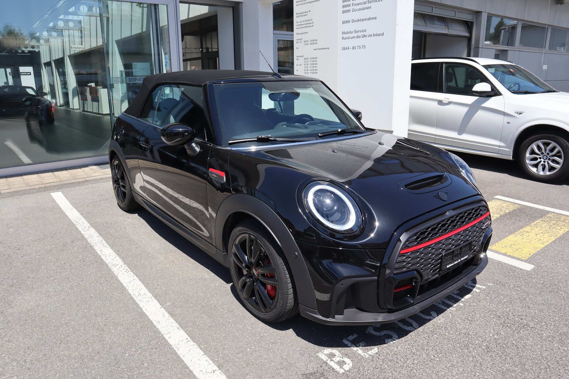 MINI Cooper JCW Cabrio Steptronic Euro6-image-1