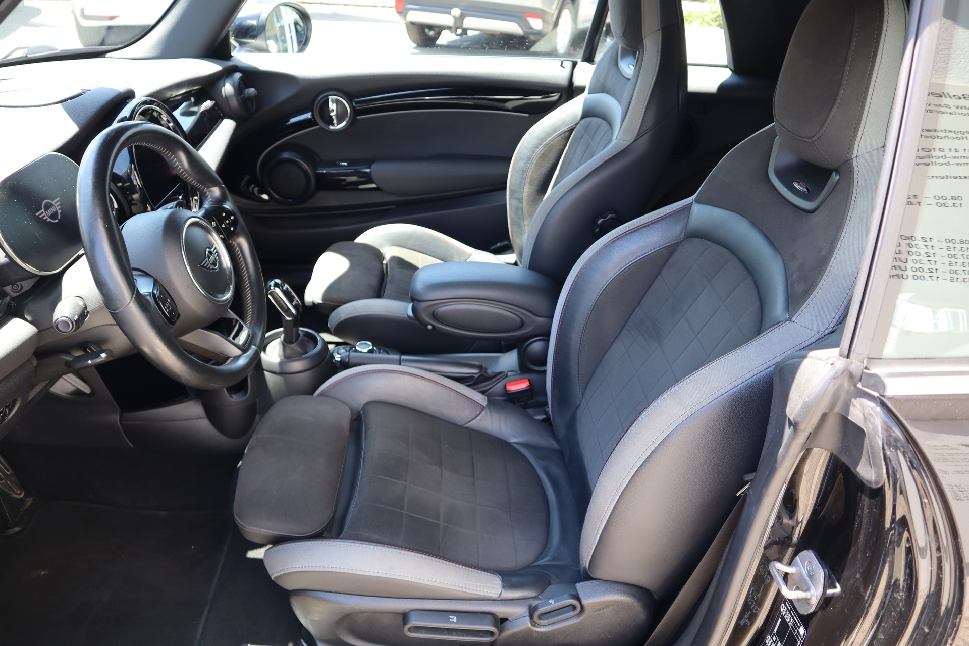 MINI Cooper JCW Cabrio Steptronic Euro6-image-5