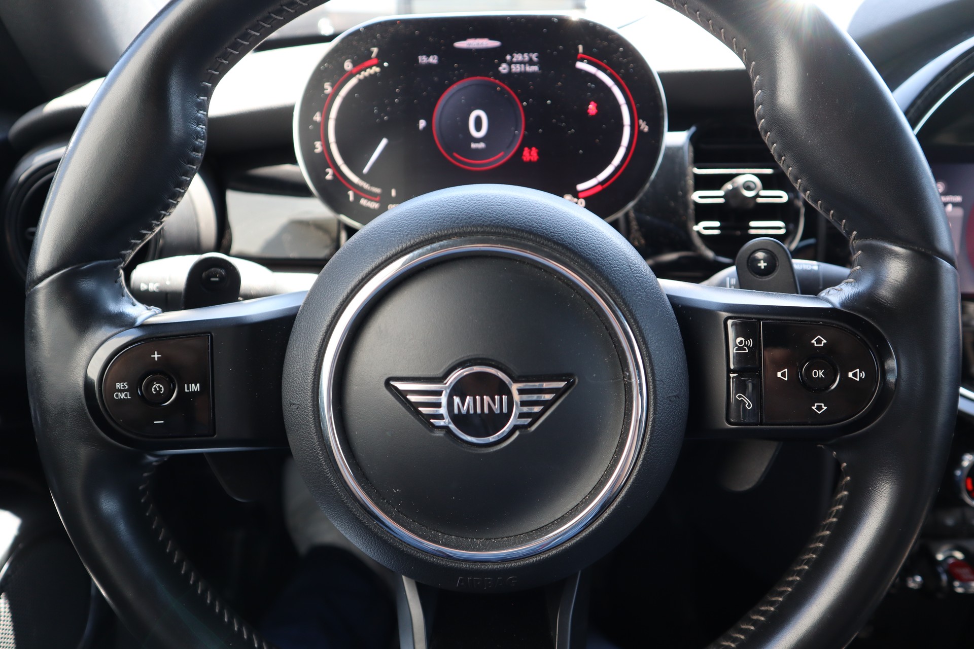 MINI Cooper JCW Cabrio Steptronic Euro6-image-6