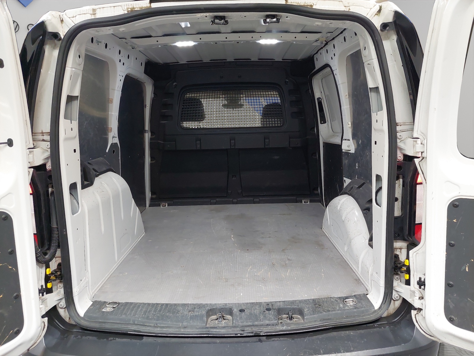 VW Caddy Cargo 1.5 TSI Entry-image-9