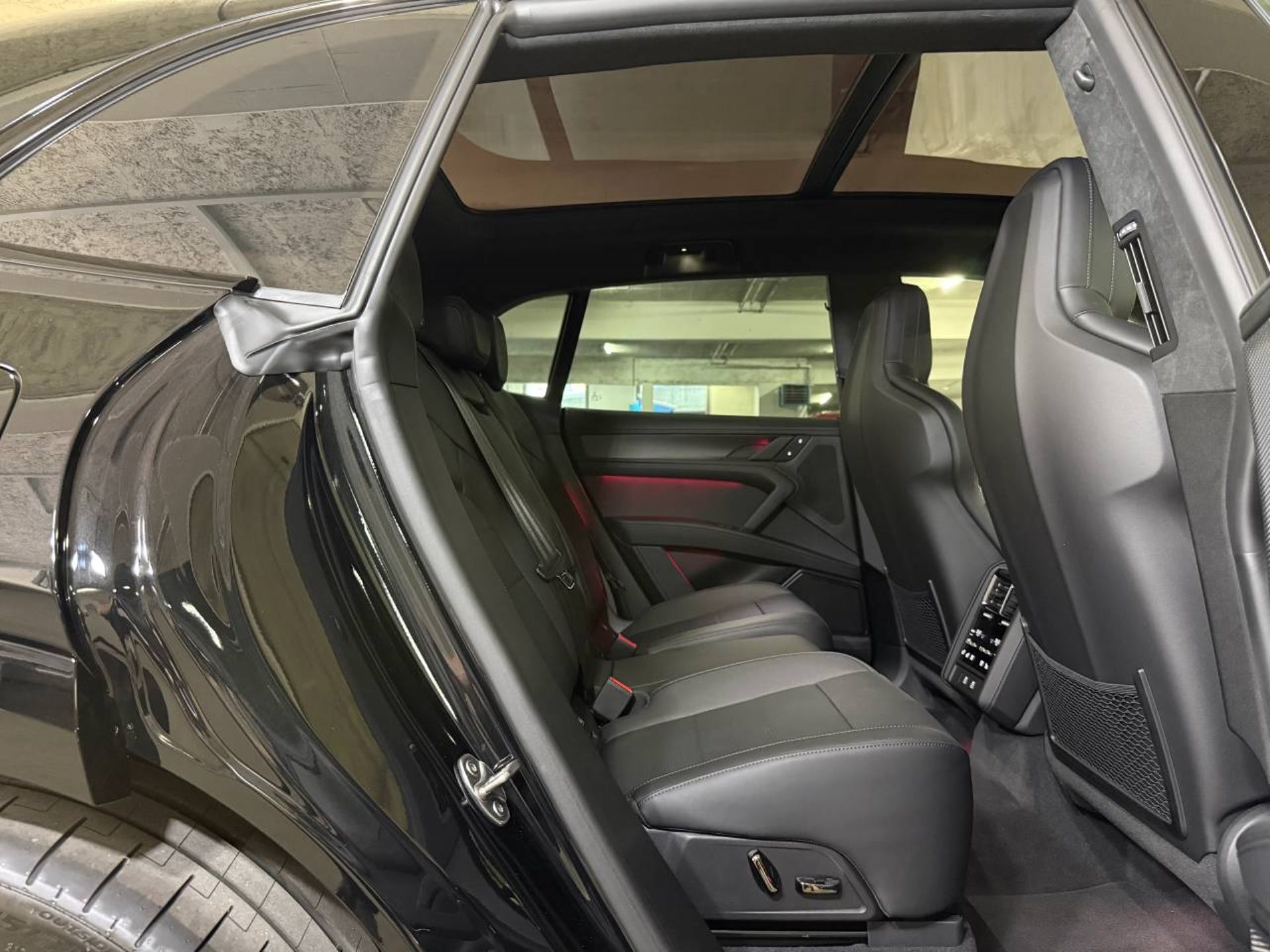 PORSCHE Cayenne Turbo Electric-image-18