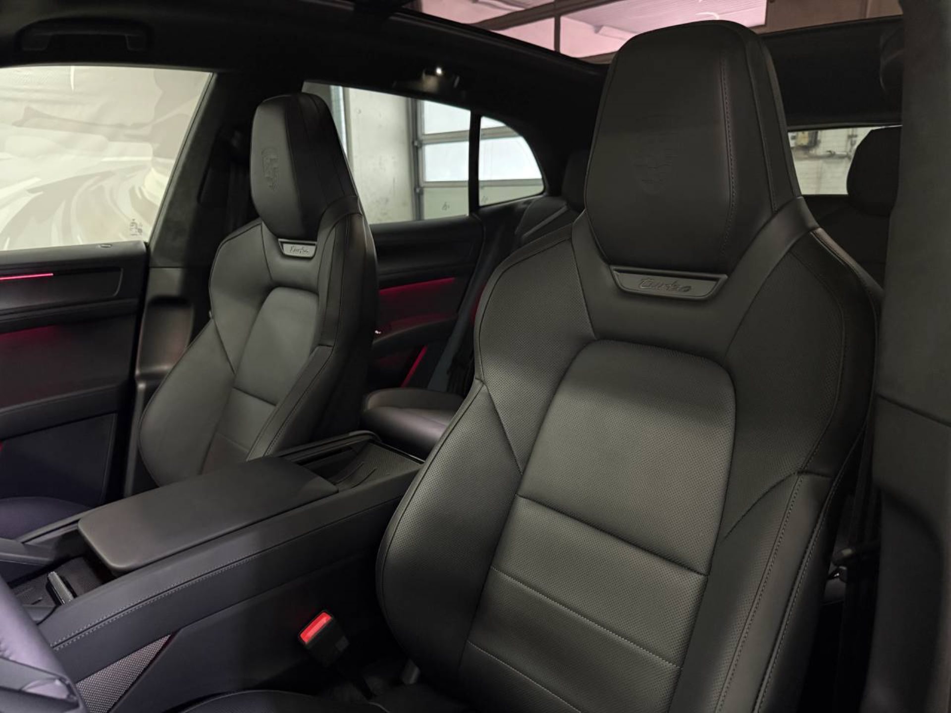 PORSCHE Cayenne Turbo Electric-image-4