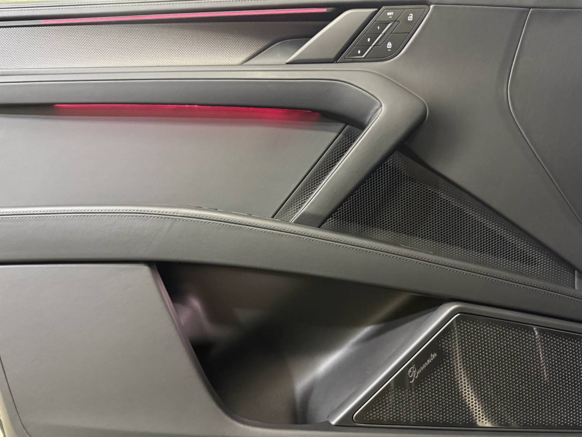 PORSCHE Cayenne Turbo Electric-image-24