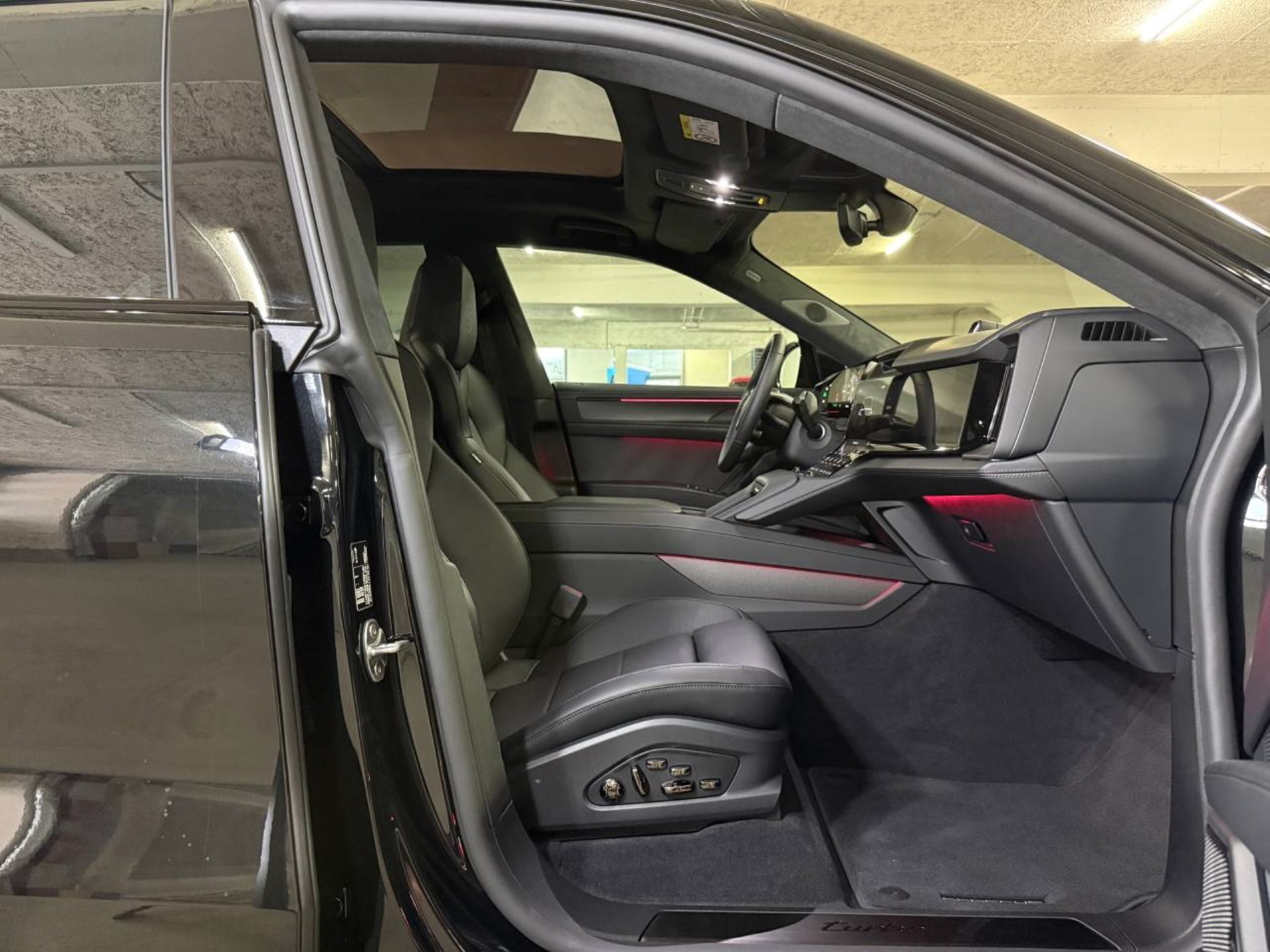 PORSCHE Cayenne Turbo Electric-image-17
