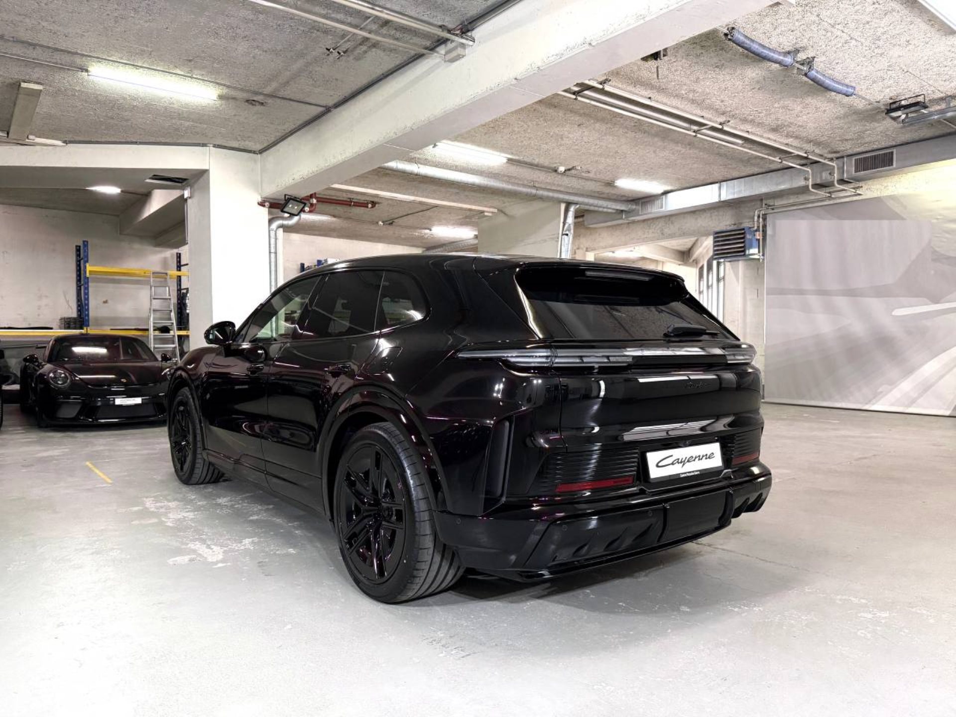 PORSCHE Cayenne Turbo Electric-image-2