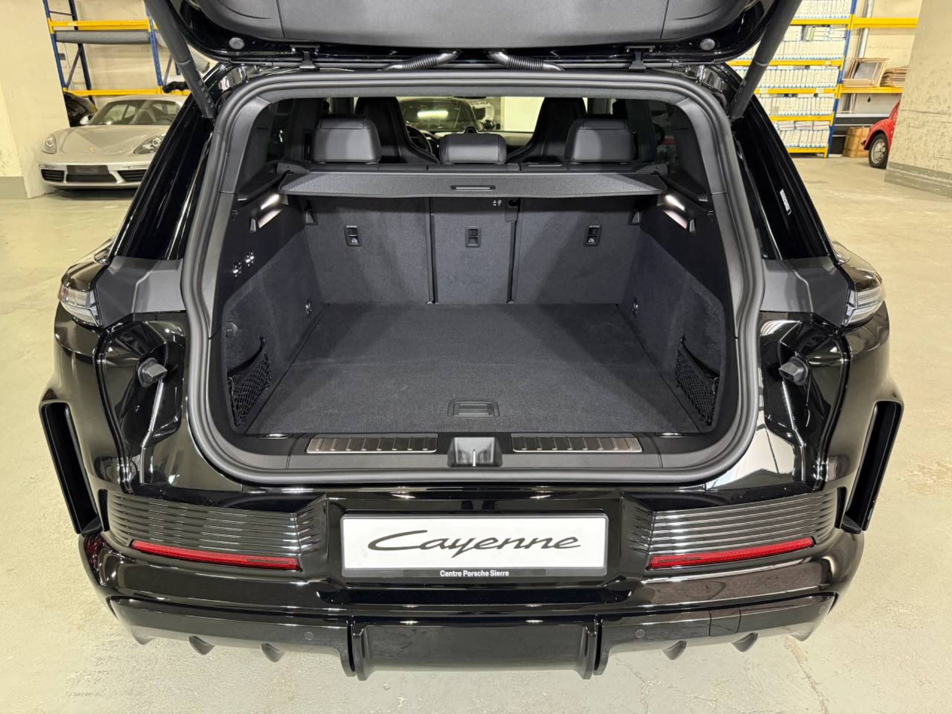 PORSCHE Cayenne Turbo Electric-image-21