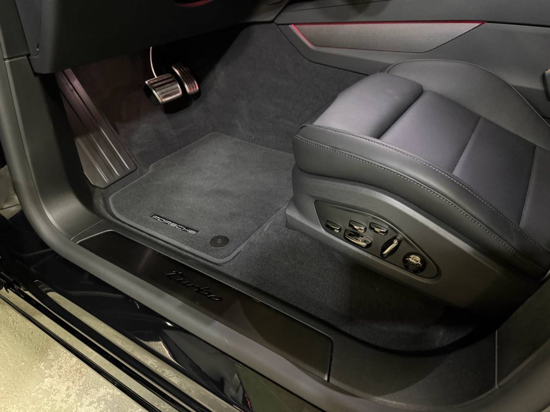 PORSCHE Cayenne Turbo Electric-image-26