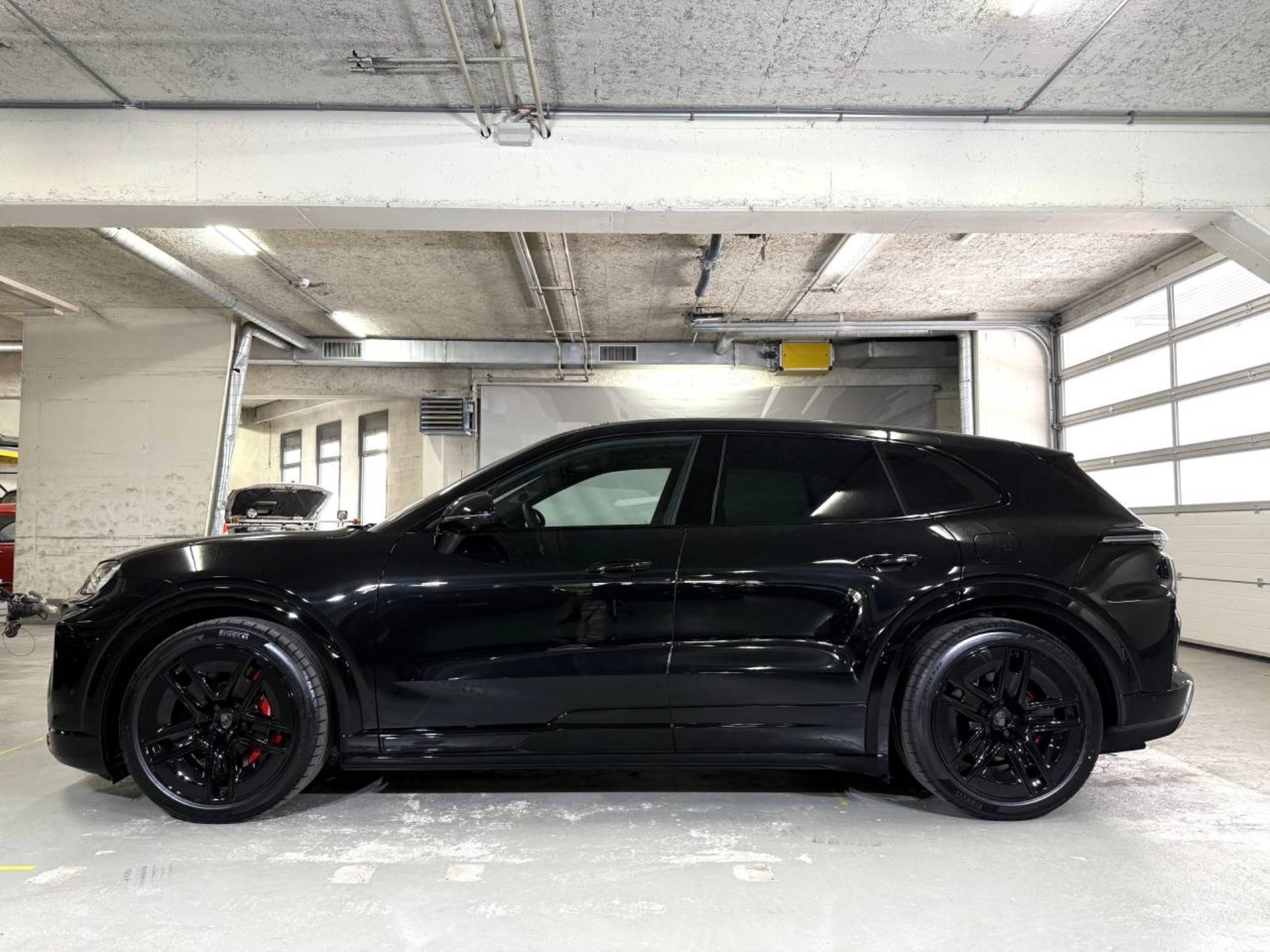 PORSCHE Cayenne Turbo Electric-image-1
