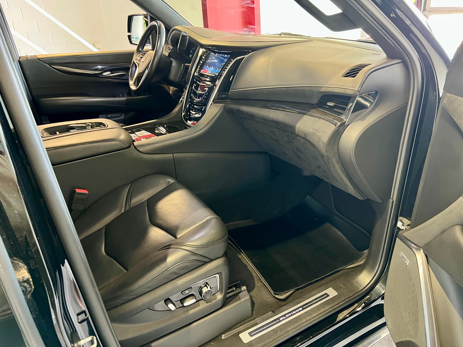 CADILLAC Escalade 6.2 ESV Platinum Automatic-image-13