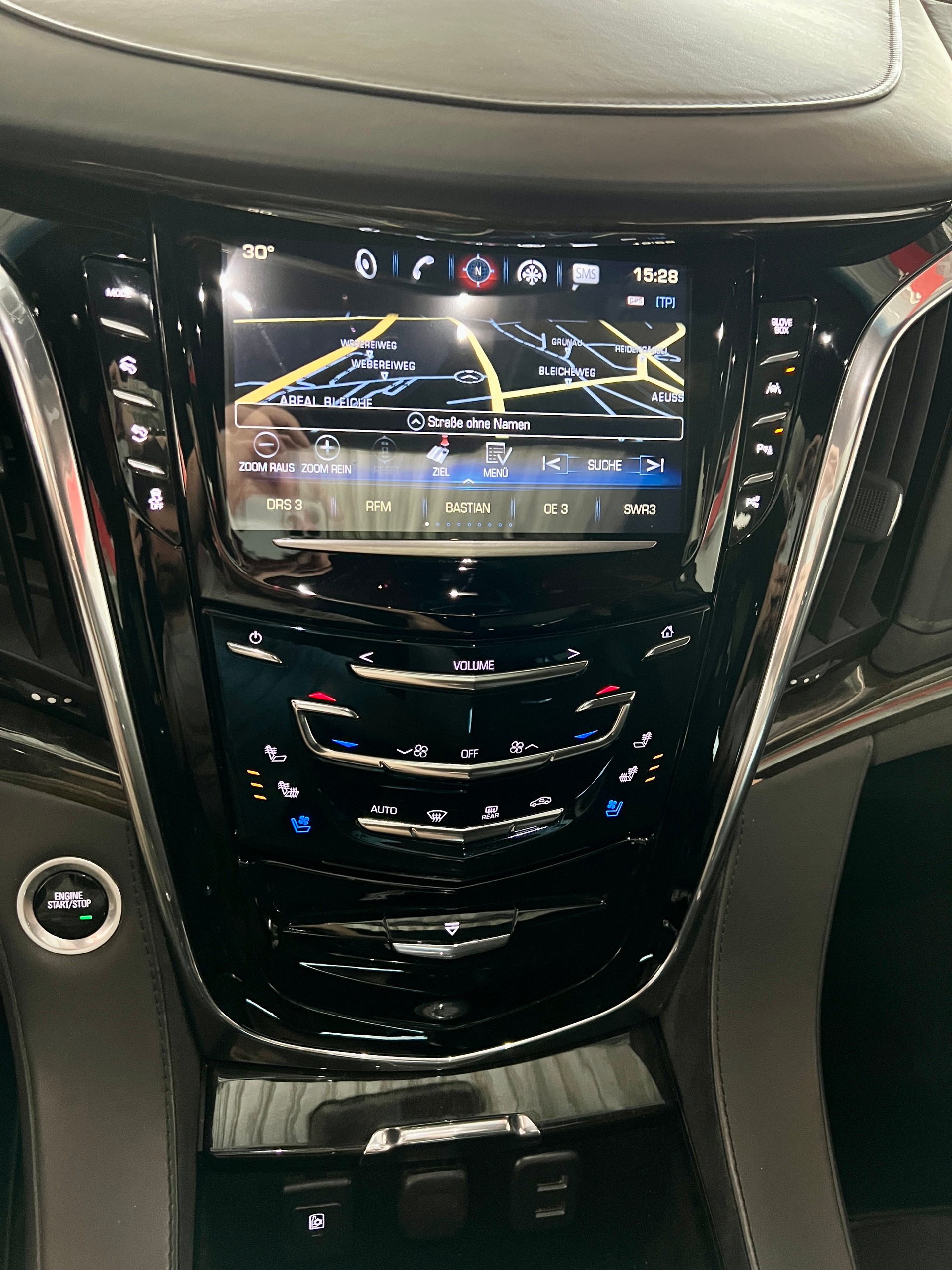 CADILLAC Escalade 6.2 ESV Platinum Automatic-image-29