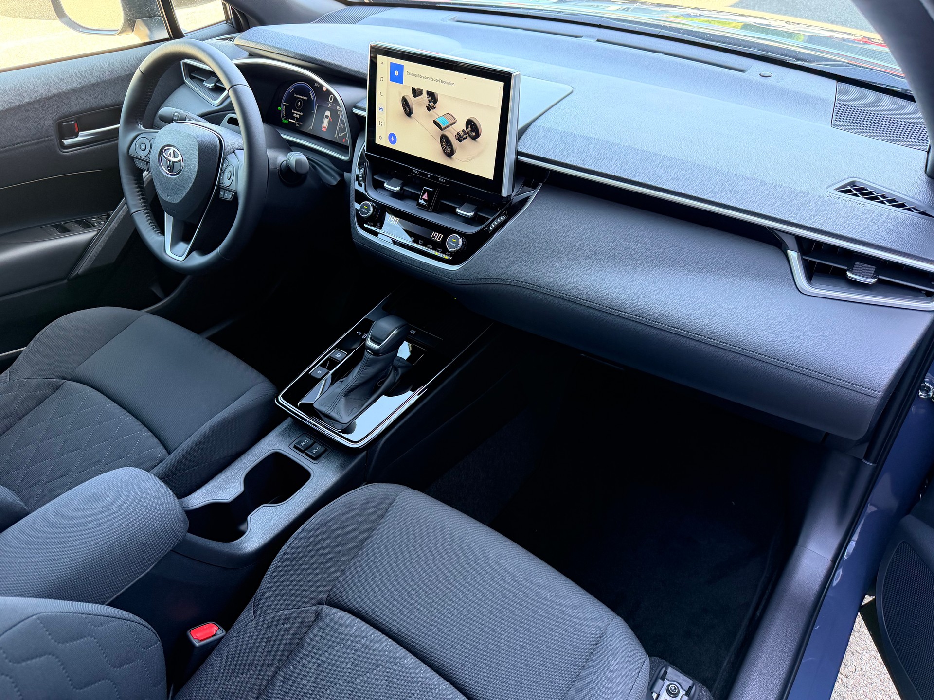 TOYOTA Corolla Cross 2.0 Trend e-CVT AWD-image-12