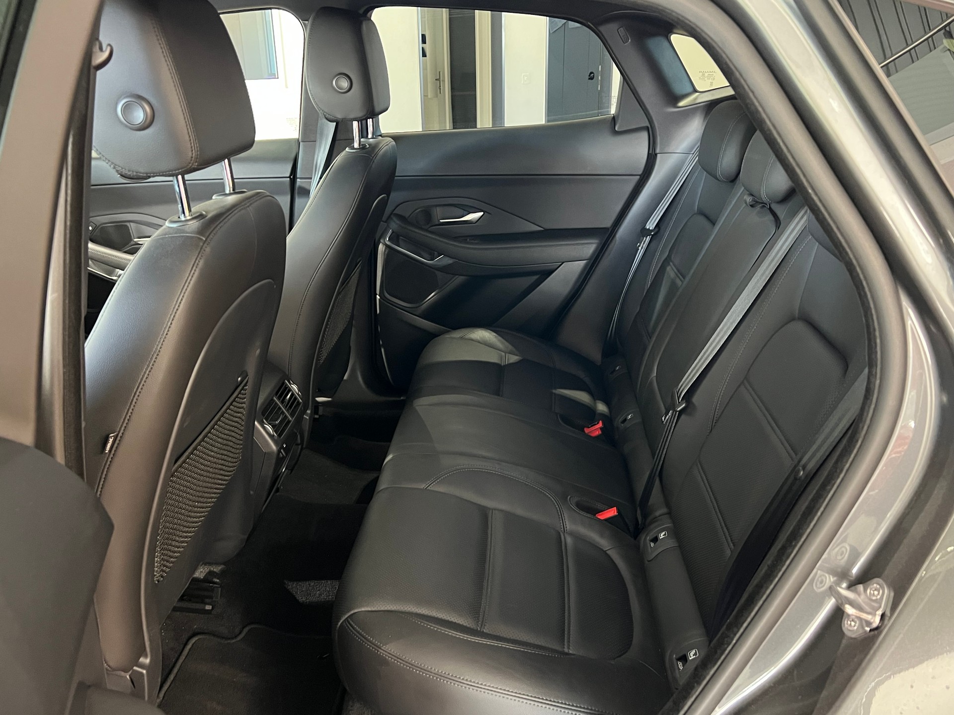 JAGUAR E-Pace 2.0d D150 S AWD Automatik *Schweizer Fahrzeug*-image-5