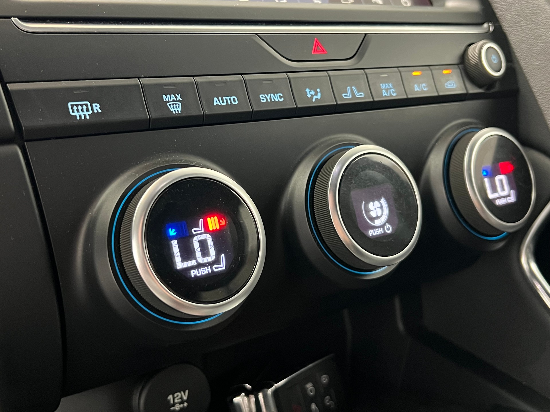 JAGUAR E-Pace 2.0d D150 S AWD Automatik *Schweizer Fahrzeug*-image-9