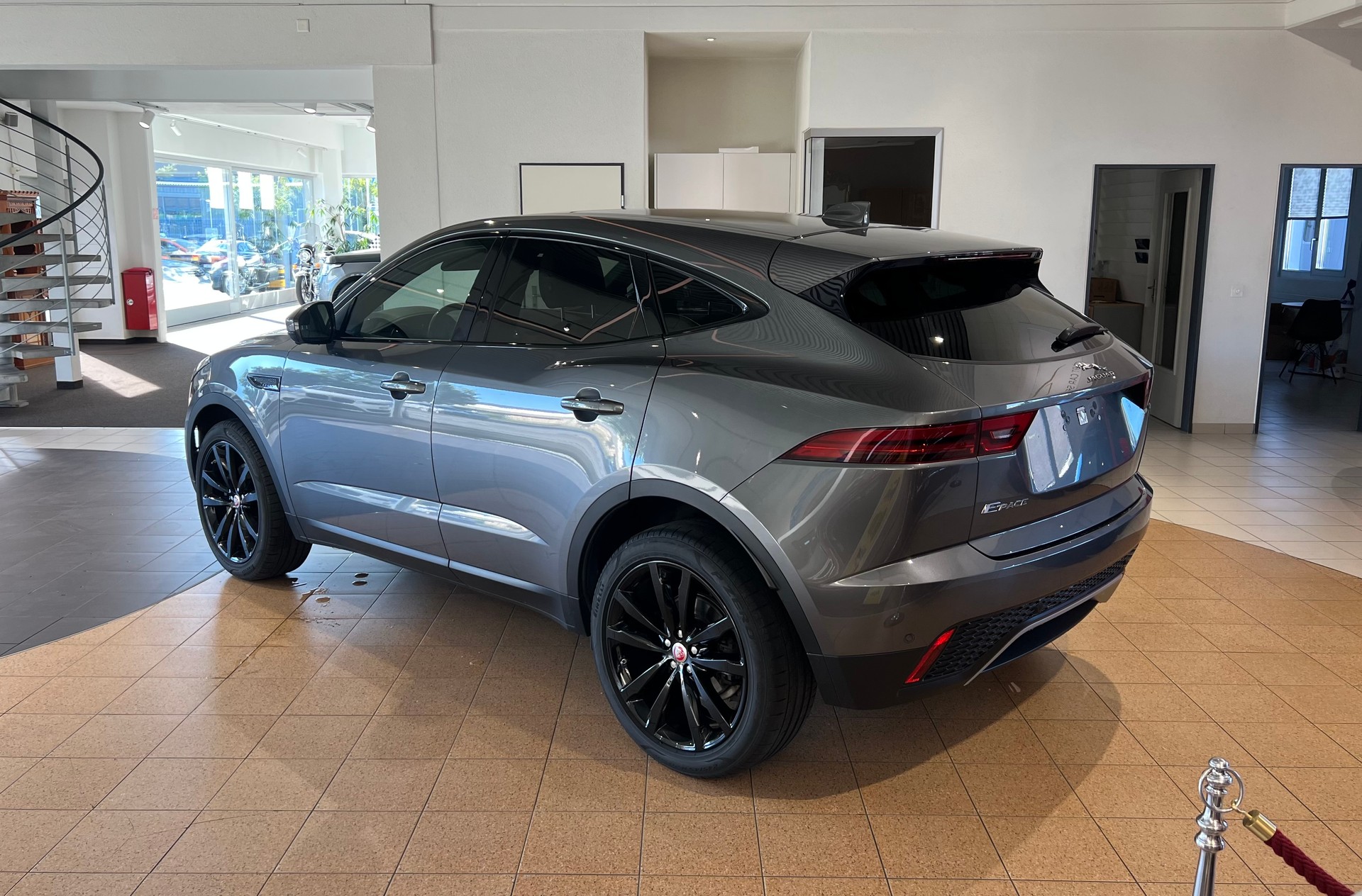 JAGUAR E-Pace 2.0d D150 S AWD Automatik *Schweizer Fahrzeug*-image-2