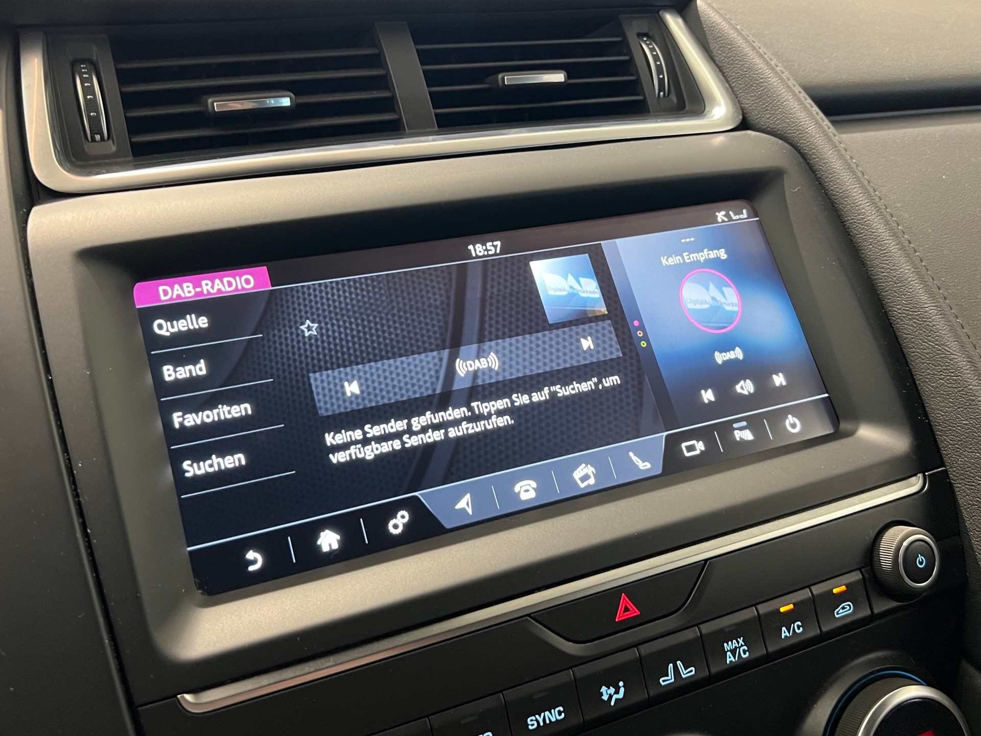 JAGUAR E-Pace 2.0d D150 S AWD Automatik *Schweizer Fahrzeug*-image-11