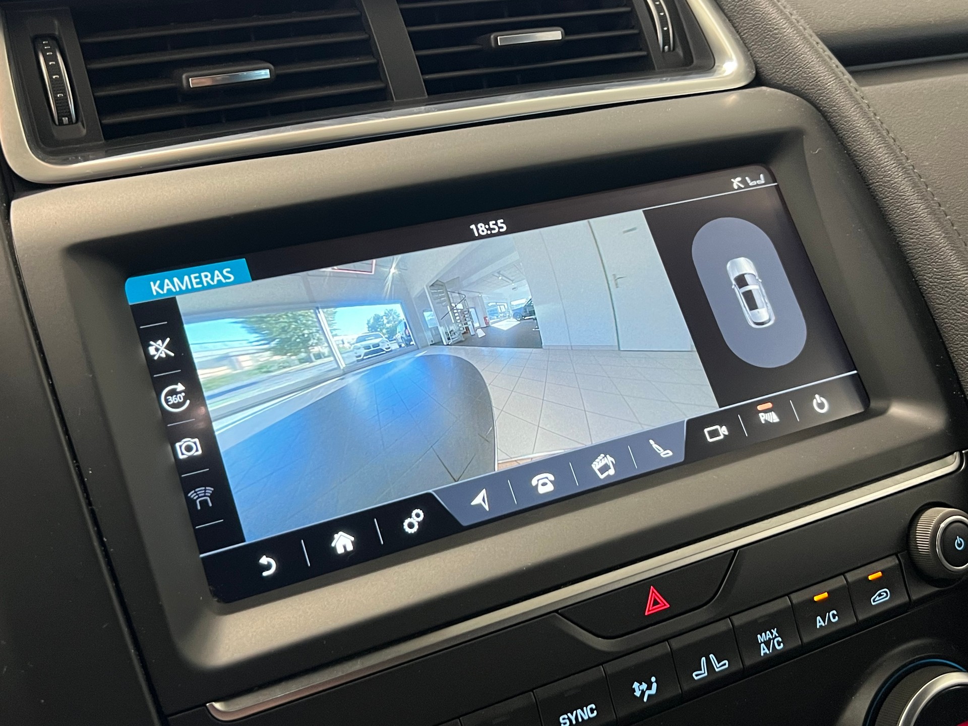 JAGUAR E-Pace 2.0d D150 S AWD Automatik *Schweizer Fahrzeug*-image-7