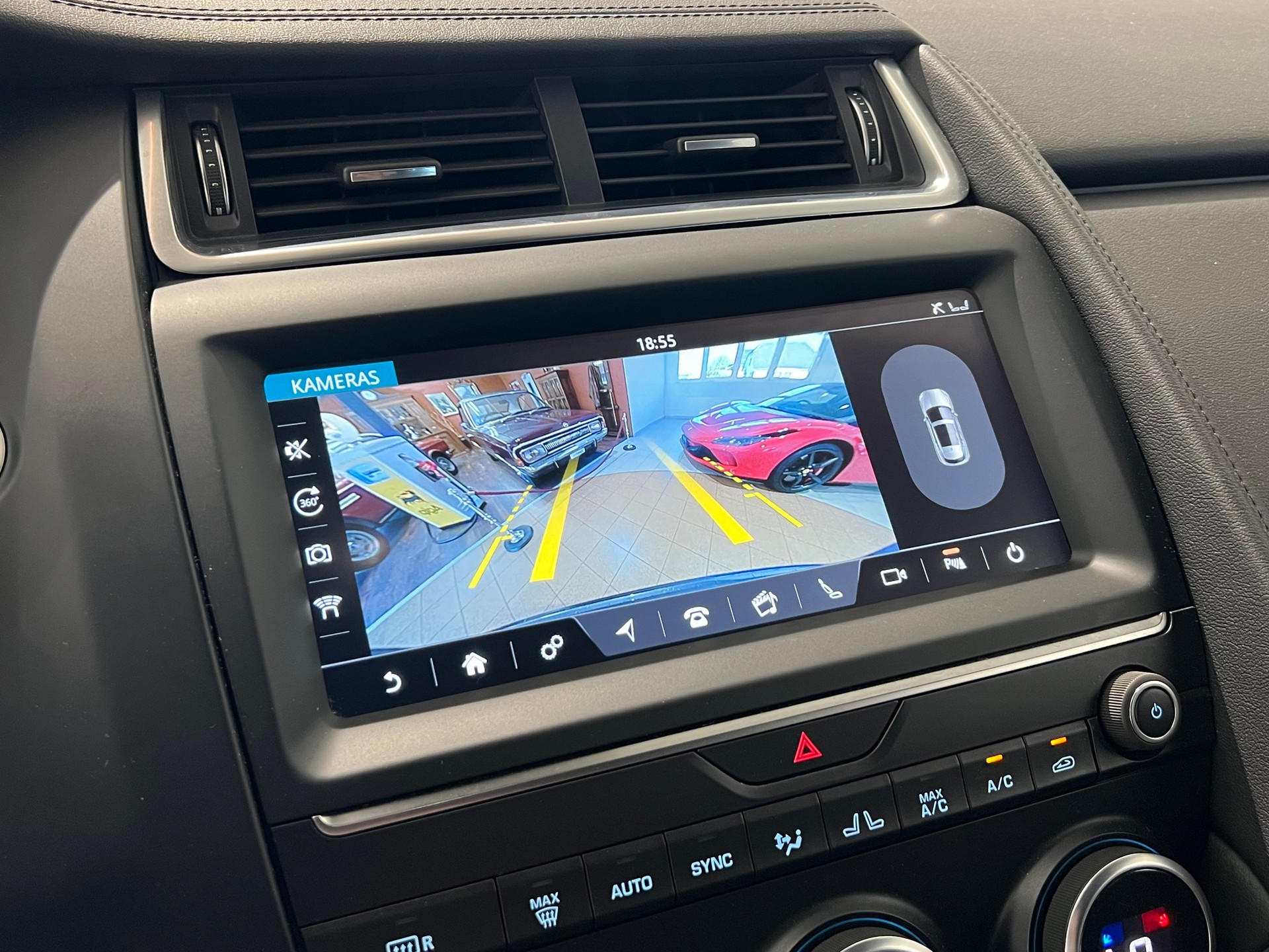 JAGUAR E-Pace 2.0d D150 S AWD Automatik *Schweizer Fahrzeug*-image-6