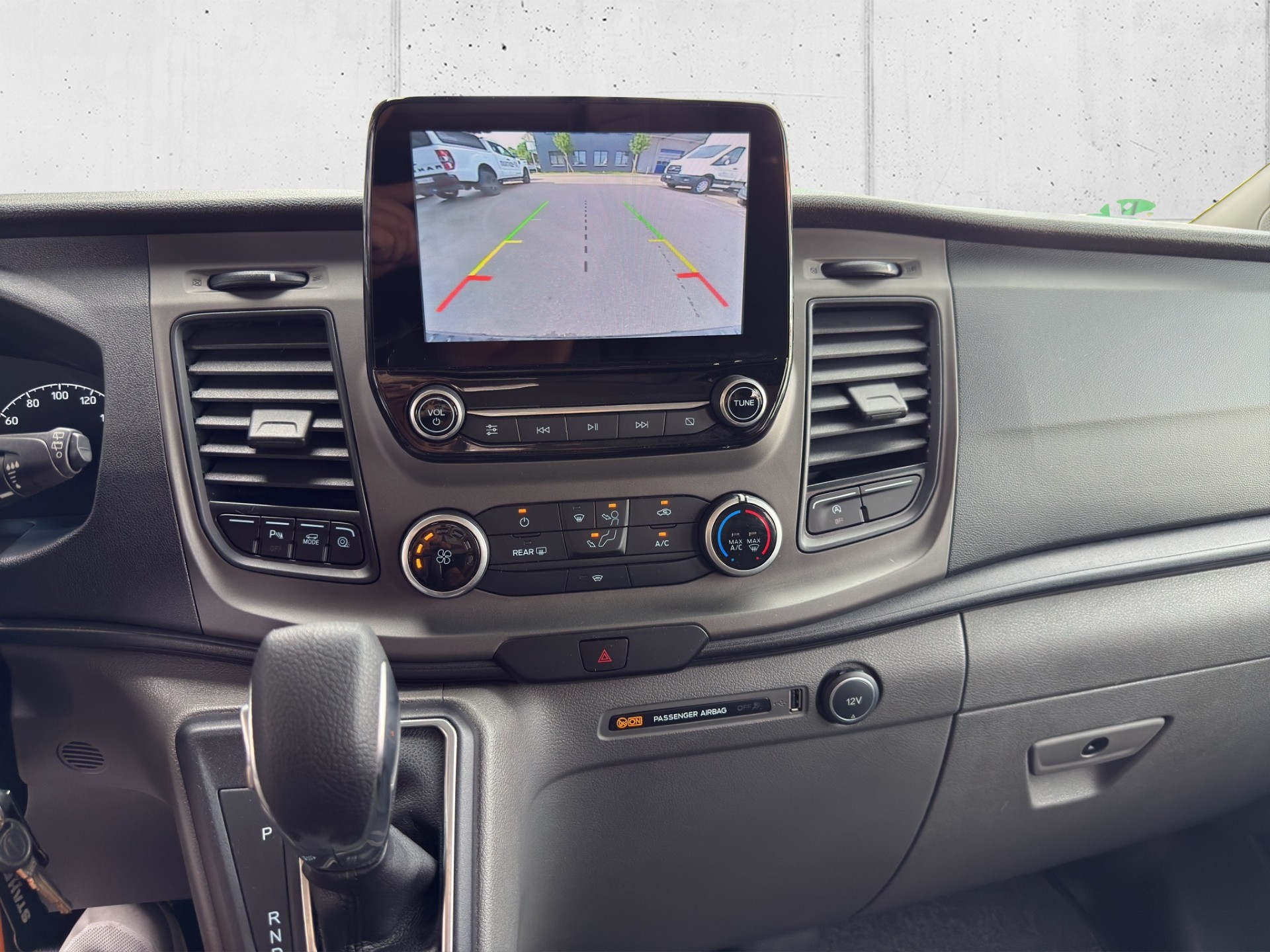 FORD Transit C Nugget 340 L2 2.0 TDCi 185 Plus-image-10
